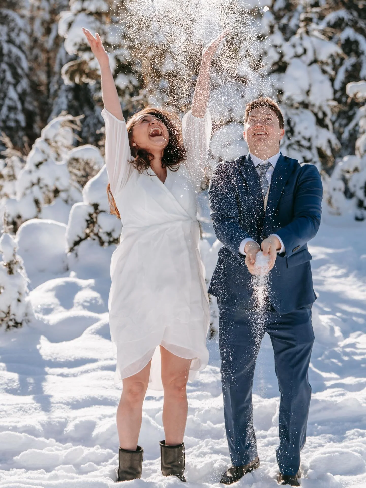 Winter sessions like this feel like pure magic. ✨

Sometimes it&rsquo;s just the perfect recipe &mdash; golden sunlight spilling across the horizon, fresh snow glittering like diamonds, and two people so in love you can feel it from behind the lens. 