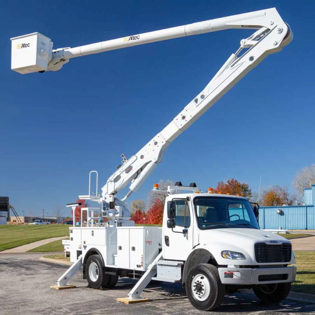 image shows a 125 ft bucket truck for licensed signs installation in nyc