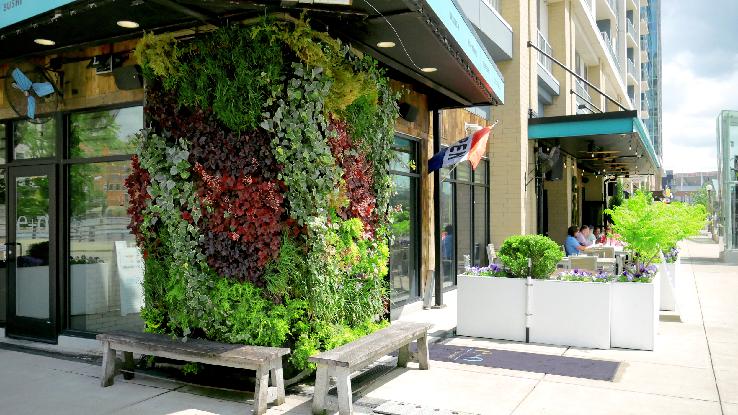 e+o banks wide 3.png