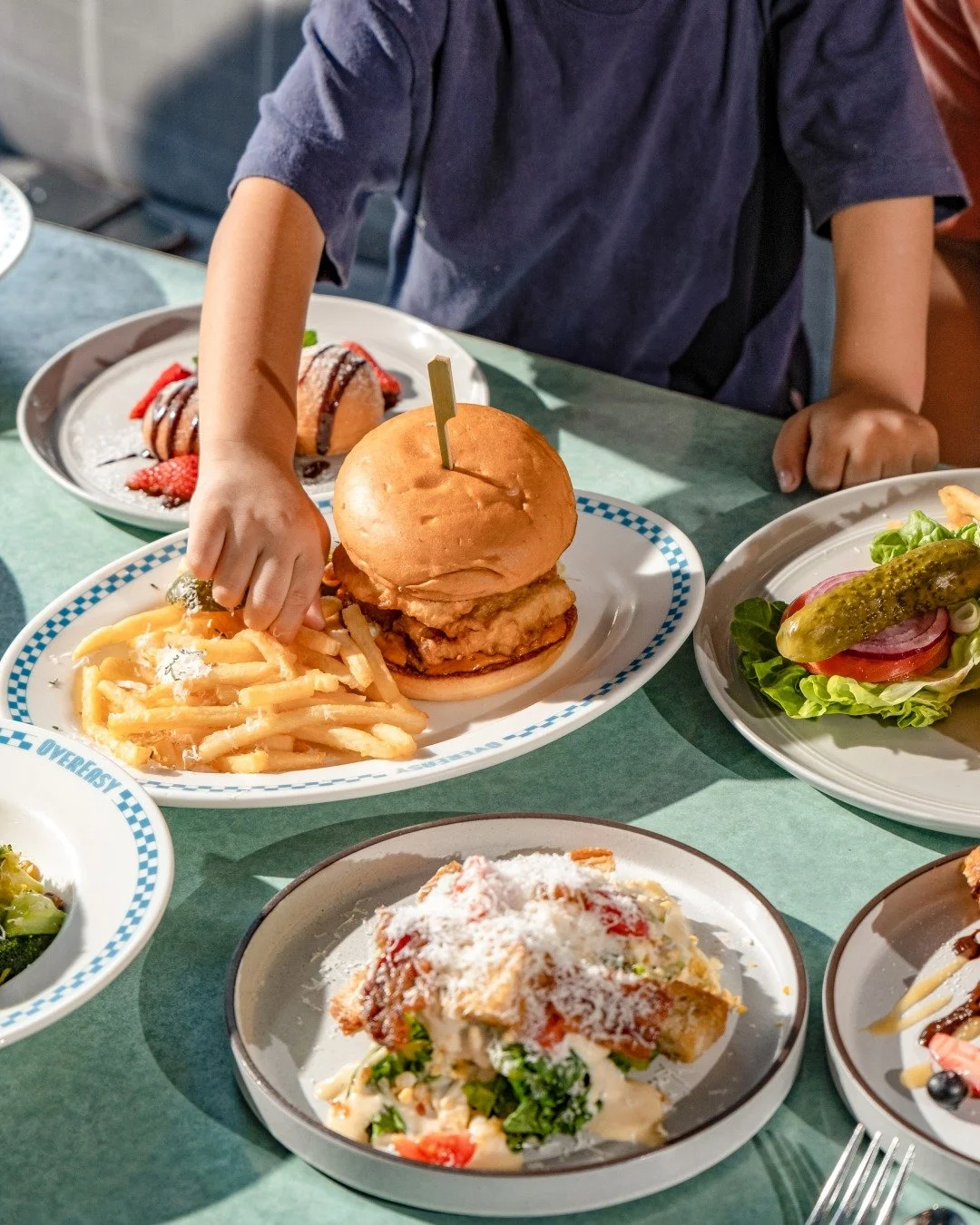 School&rsquo;s out and maybe... so is your wallet. We&rsquo;ve got you: this Sep holidays, Mon to Fri, 12 to 3pm, kids get to dine for free with our kid&rsquo;s menu.

Sometimes, free just tastes better. #OEKidsDineFree