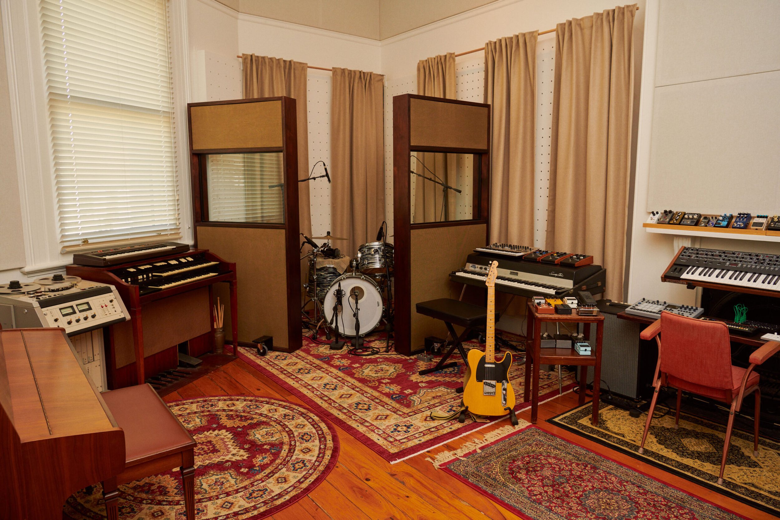 happy_studio_2.JPG.jpeg