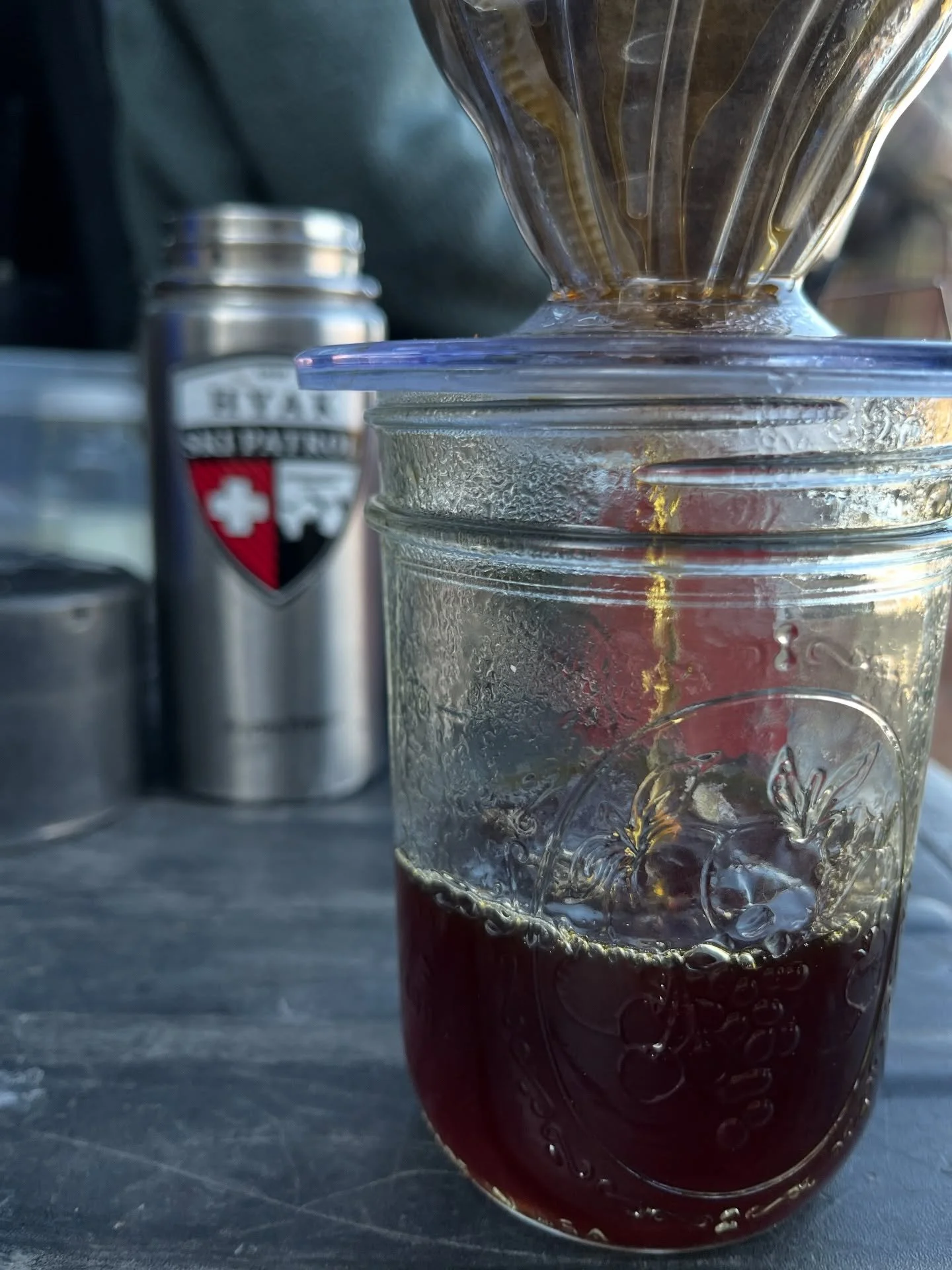 Good morning! Today near a stream we poured two very different Colombian coffees, a sweet, slightly funky but solid Huila from Noma Projects and of course one of my favorites of this year, Treeline&rsquo;s Lupine Bloom. ProTip: It was not warm out, s