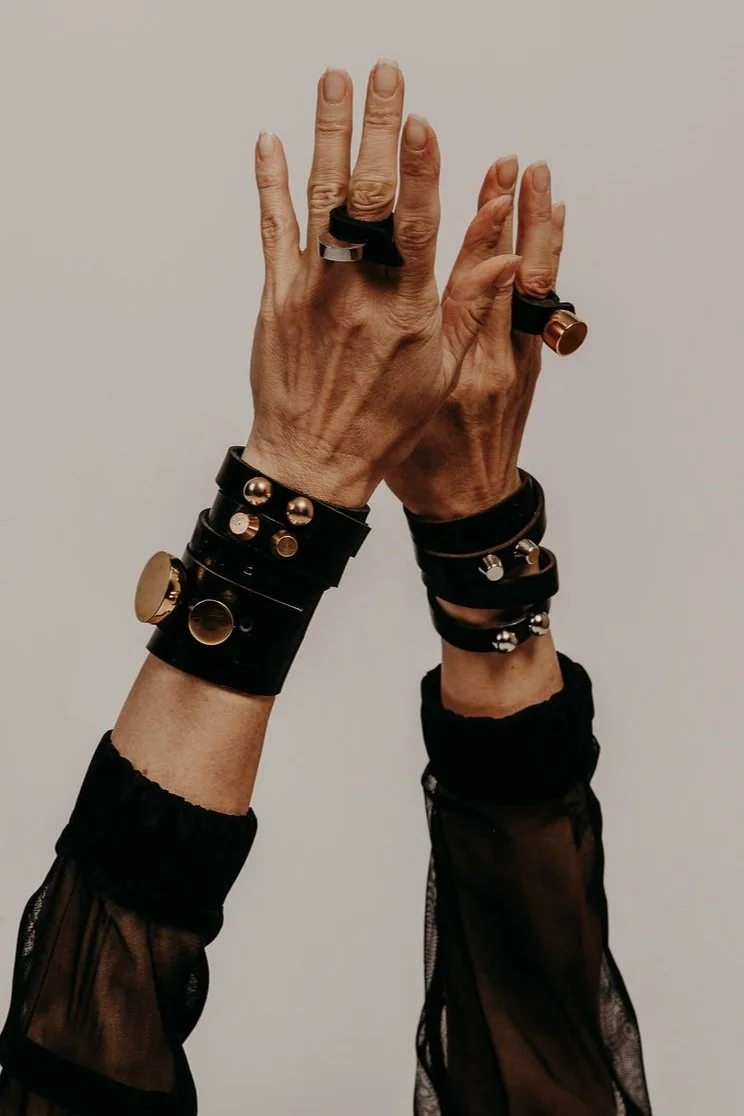 Läderarmband med budskap