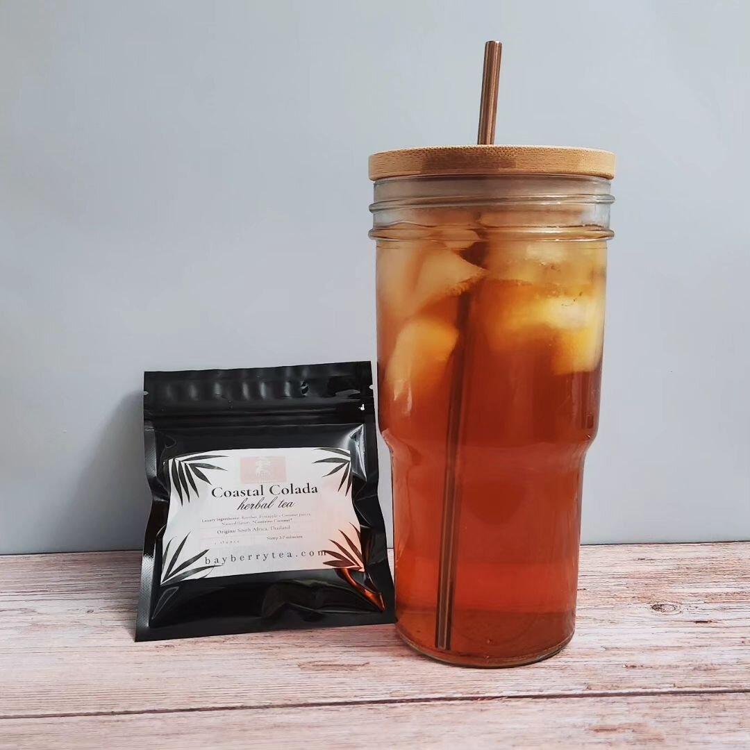 Iced Coastal Colada = Perfect for year-round summer vibes! ☀️🌴 
This refreshing pineapple coconut rooibos is still available in 1 oz bags. 🥥🍍
&bull;
&bull;
&bull;
#coastalcolada #bayberrytea #pineapplecoconut #rooibos #herbaltea #icedtea #smallbus