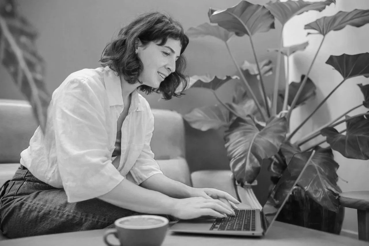 woman-working-from-home-maria-christie-self-doubt-blog