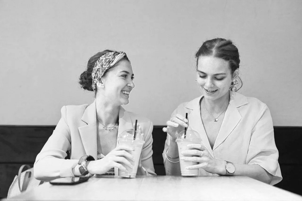 twowomenlaughingtogether