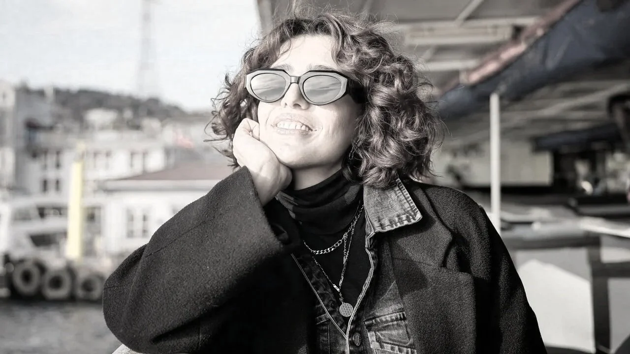 woman-thinking-anxiety-blog-MariaChristieRTT-Hypnotherapy.com
