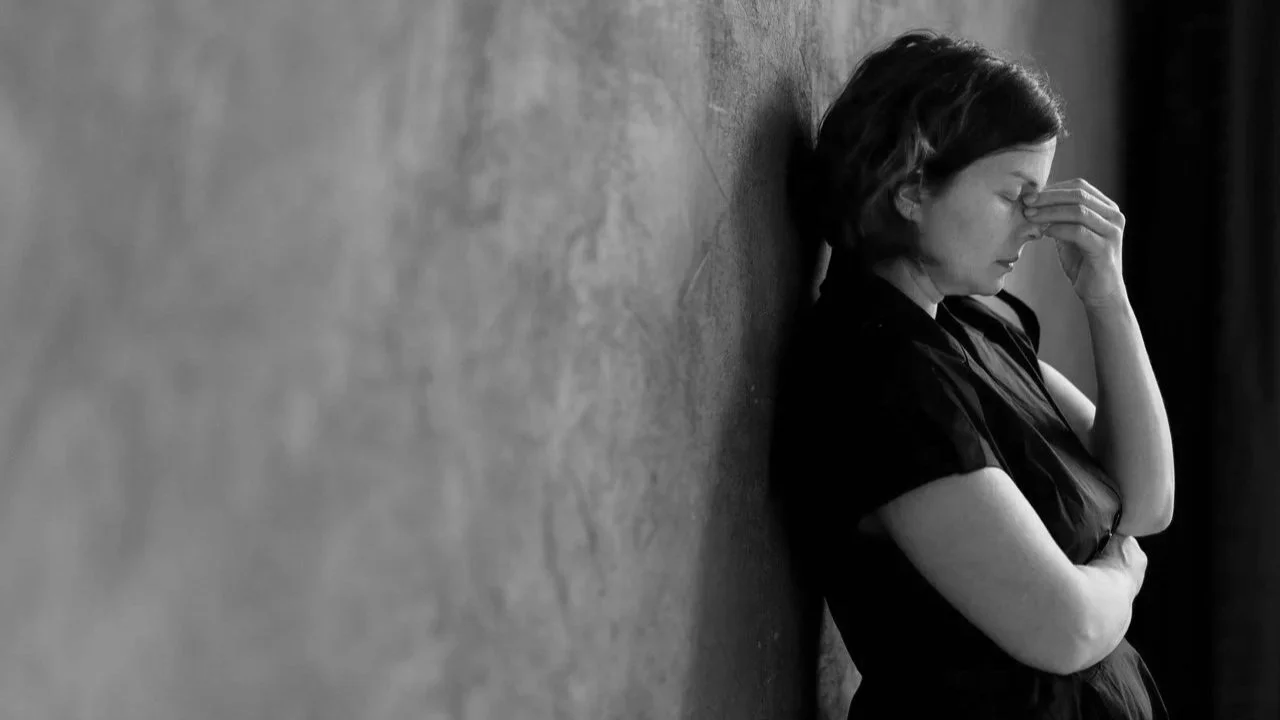 womandistressed-mariachristiehypnotherapy