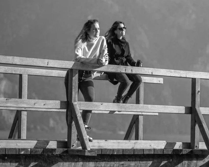 twowomenlookingattheviewonabridge-mariachristiehypnotherapy
