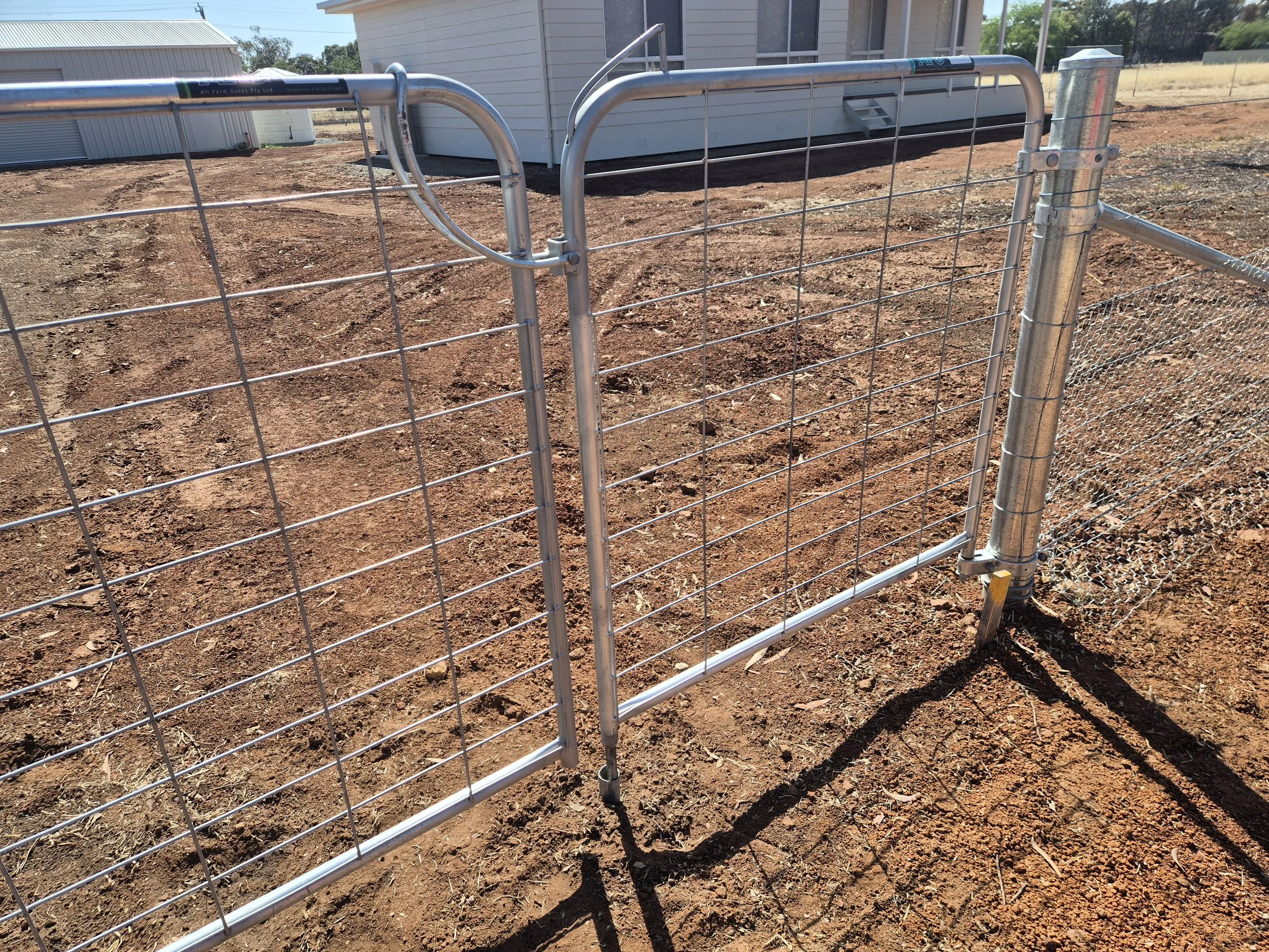 4In town house lot boundary farm fence .jpg