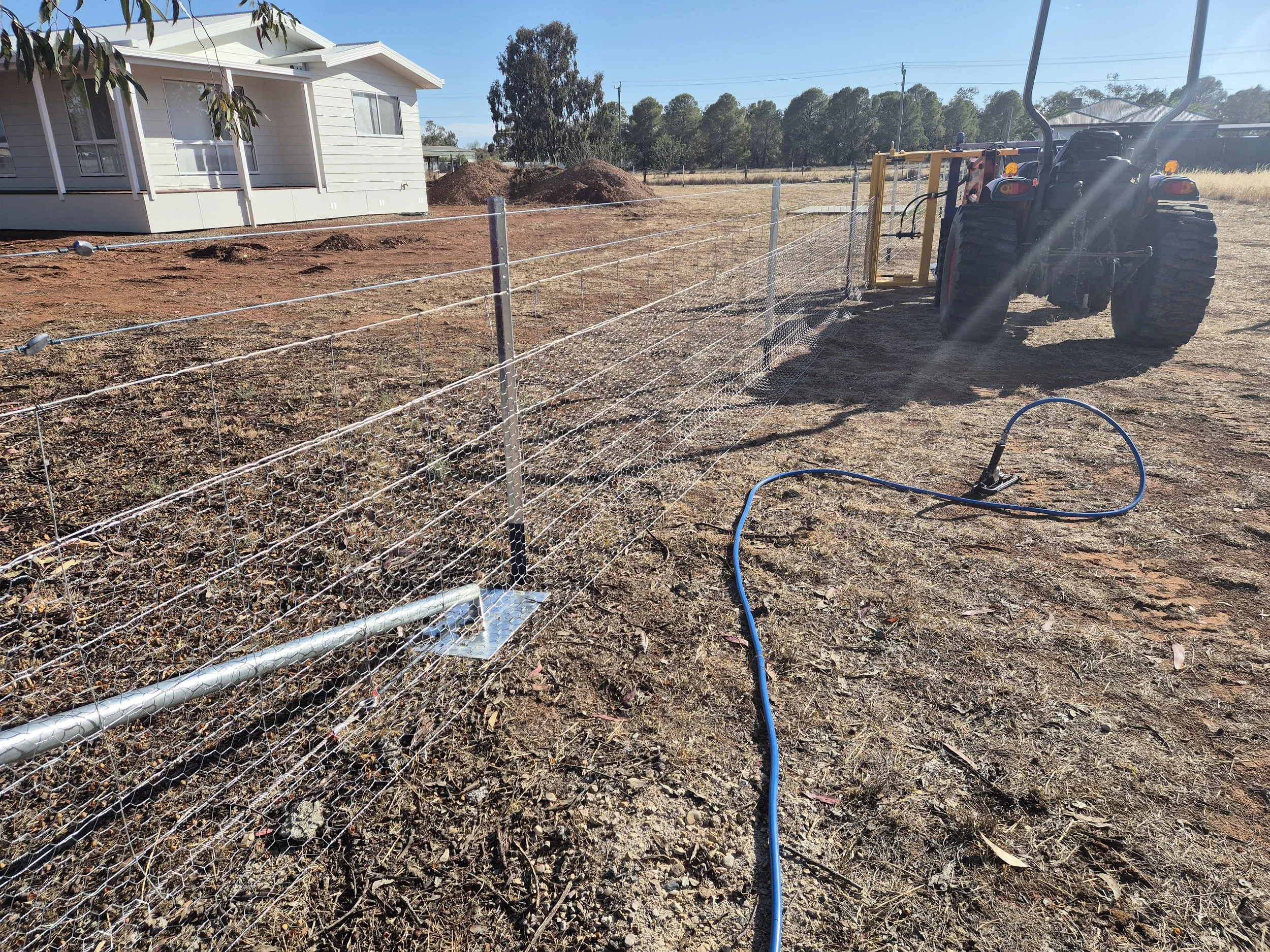 In town house lot boundary farm fence - Urana