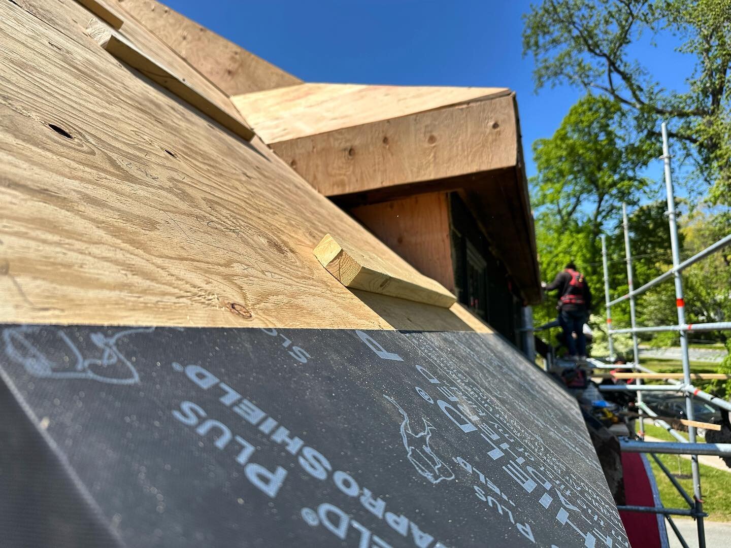 Vaproshield | SlopeShield PLUS. Highly breathable roof membrane for use under a variety of roofing materials. SlopeShield Plus can also be left exposed for up to 6 months (180 days) prior to final roof system installation. 
.
.
.
#buildingenclosure #