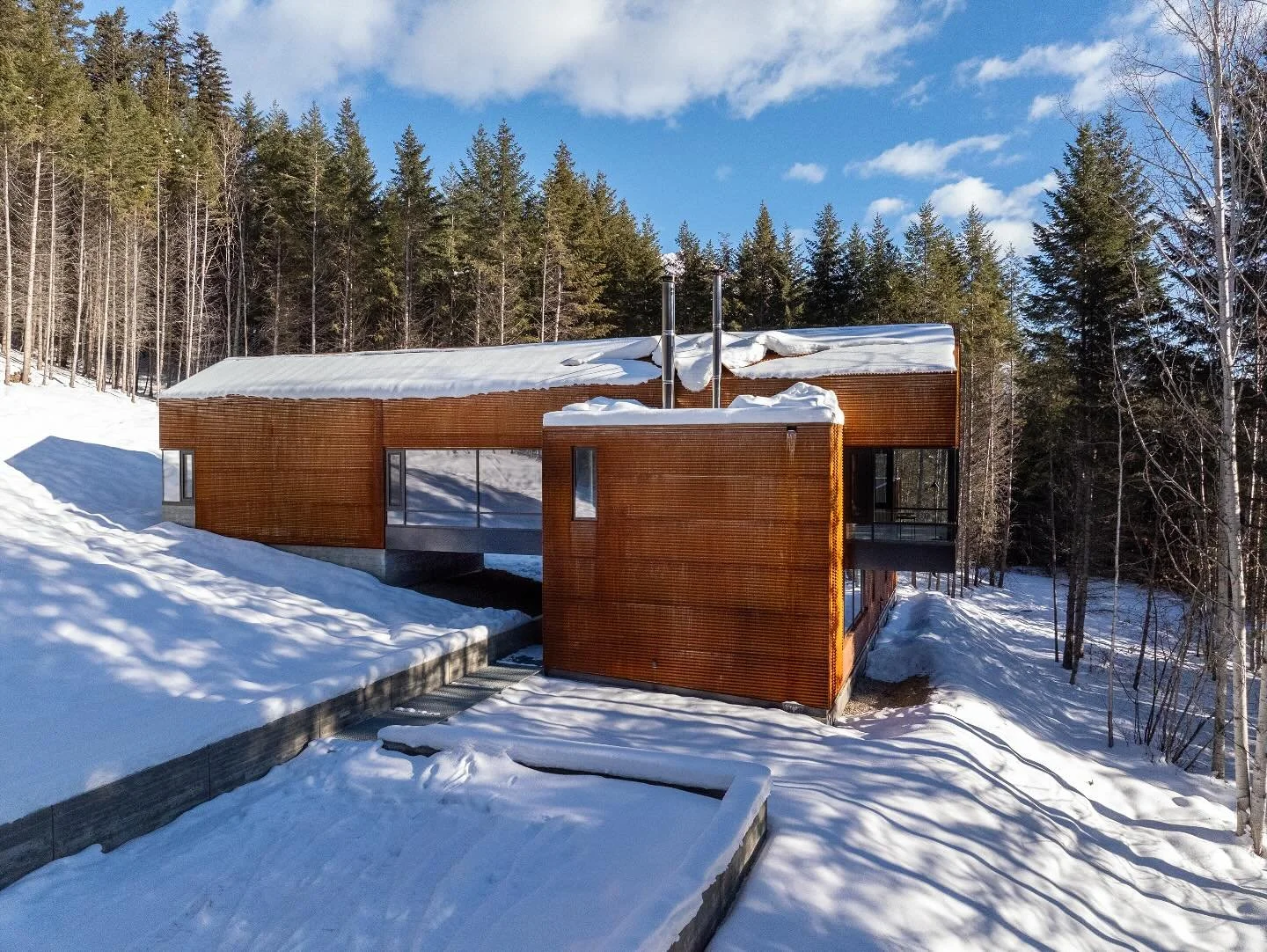 Kootenay Cabin | Mackay Lyons Sweetapple | Ironbound 22ga 7/8 Corrugated Weathering Steel

Architect: @mackaylyonssweetapple
Builder: @hrpacific
Structural: @juniperengineers 
Photographer: @tgfg_ 

#corten #weatheringsteel #archilovers #bc #kootenay