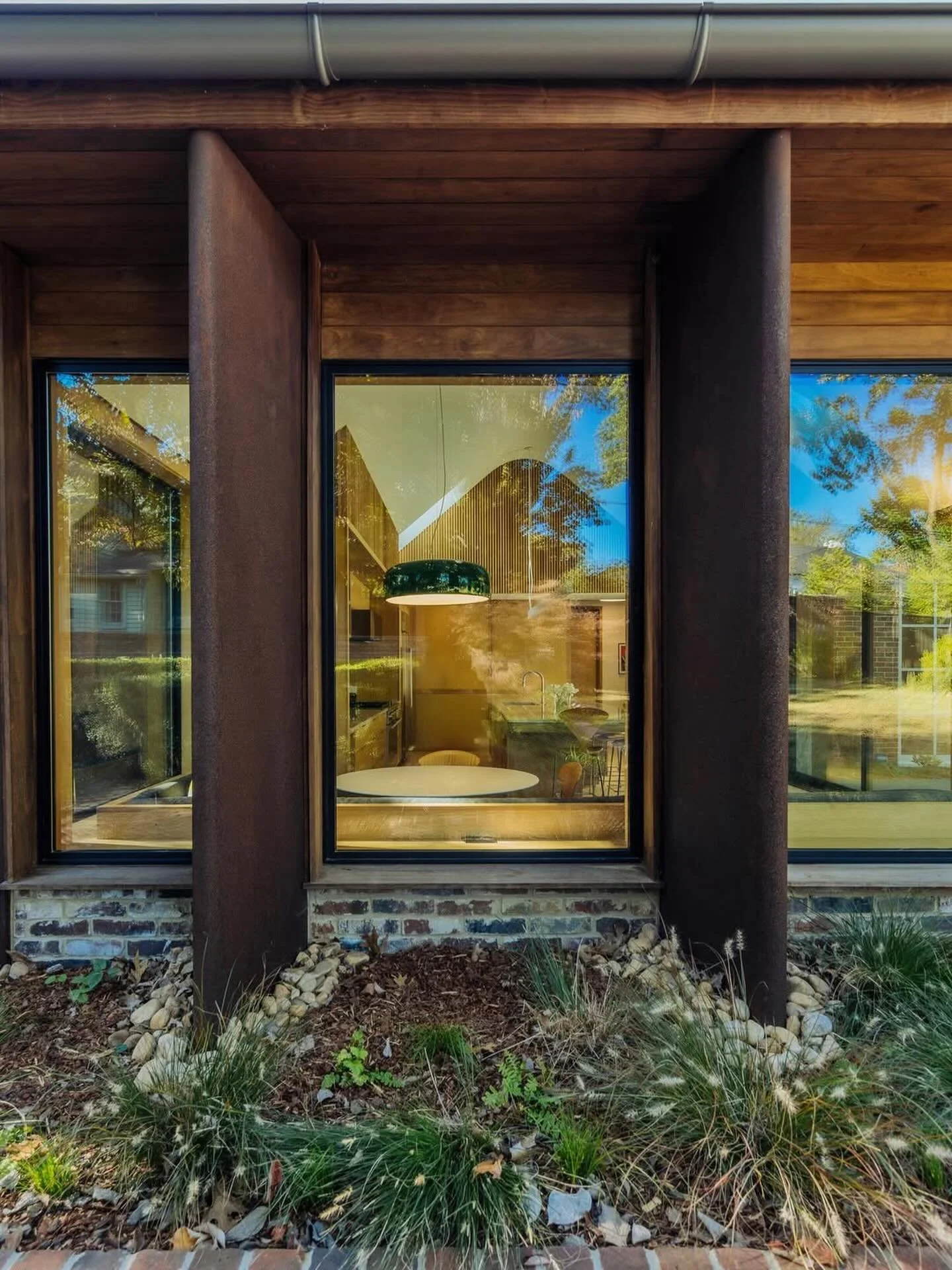 Repost from @ironbound.steel
&bull;
Nashville Addition | Custom 16ga COR-TEN &ldquo;fins&rdquo; | Michael Goorevich Architect |

Contractor: @wisdomconstructiontn
Architect: @michaelgoorevicharchitects 
COR-TEN Fabrication: @urbanhandcraftns 
Photo: 