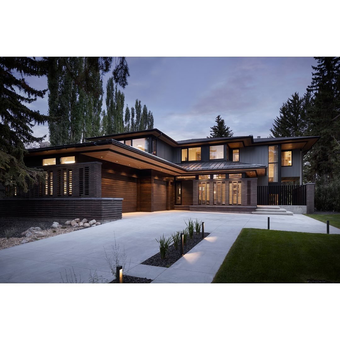 Repost from @ddaarch
&bull;
Randers Ultima Coffee Table Book (Aug &lsquo;23)
Avenue Magazine (May &lsquo;22) &lsquo;This Stunning Lakeview Home is All About Keeping Things Natural&rsquo; 
(link in bio)

Architecture:
@ddaarch (Mark Haine, Marvin DeJo