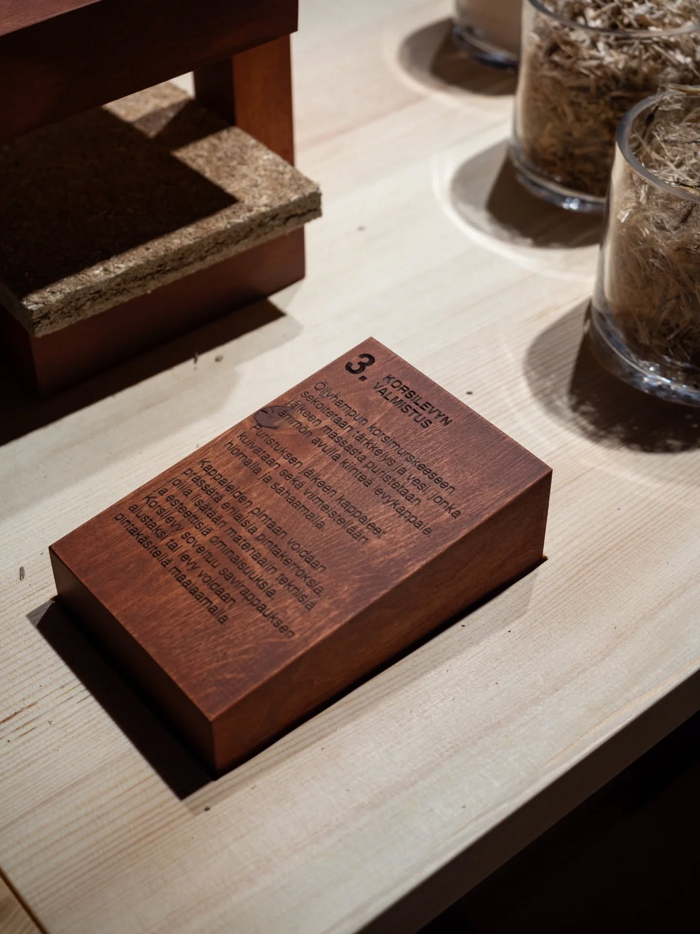 Snapshots from Habitare, ehk&auml; 2024. Kameranrullat t&auml;ynn&auml; vaikka mit&auml;, niin perataanpas v&auml;lill&auml; muistiin n&auml;it&auml; 🤓

Kaakkois-Suomen AMK:n osastolta l&ouml;ytyi heid&auml;n kehitt&auml;m&auml; Biosivu-korsilevy, j