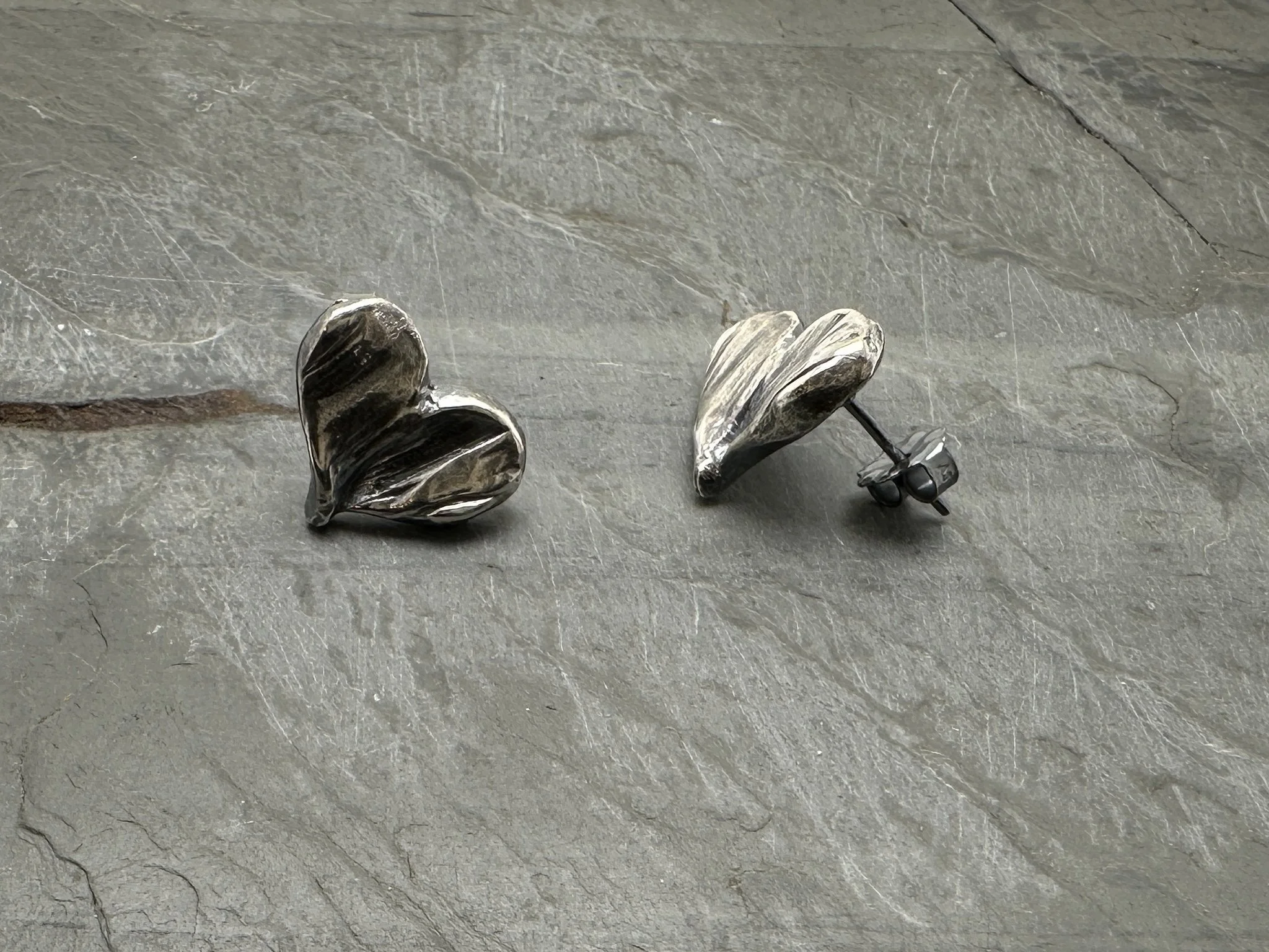 Mitsuro Hikime Little Heart Studs