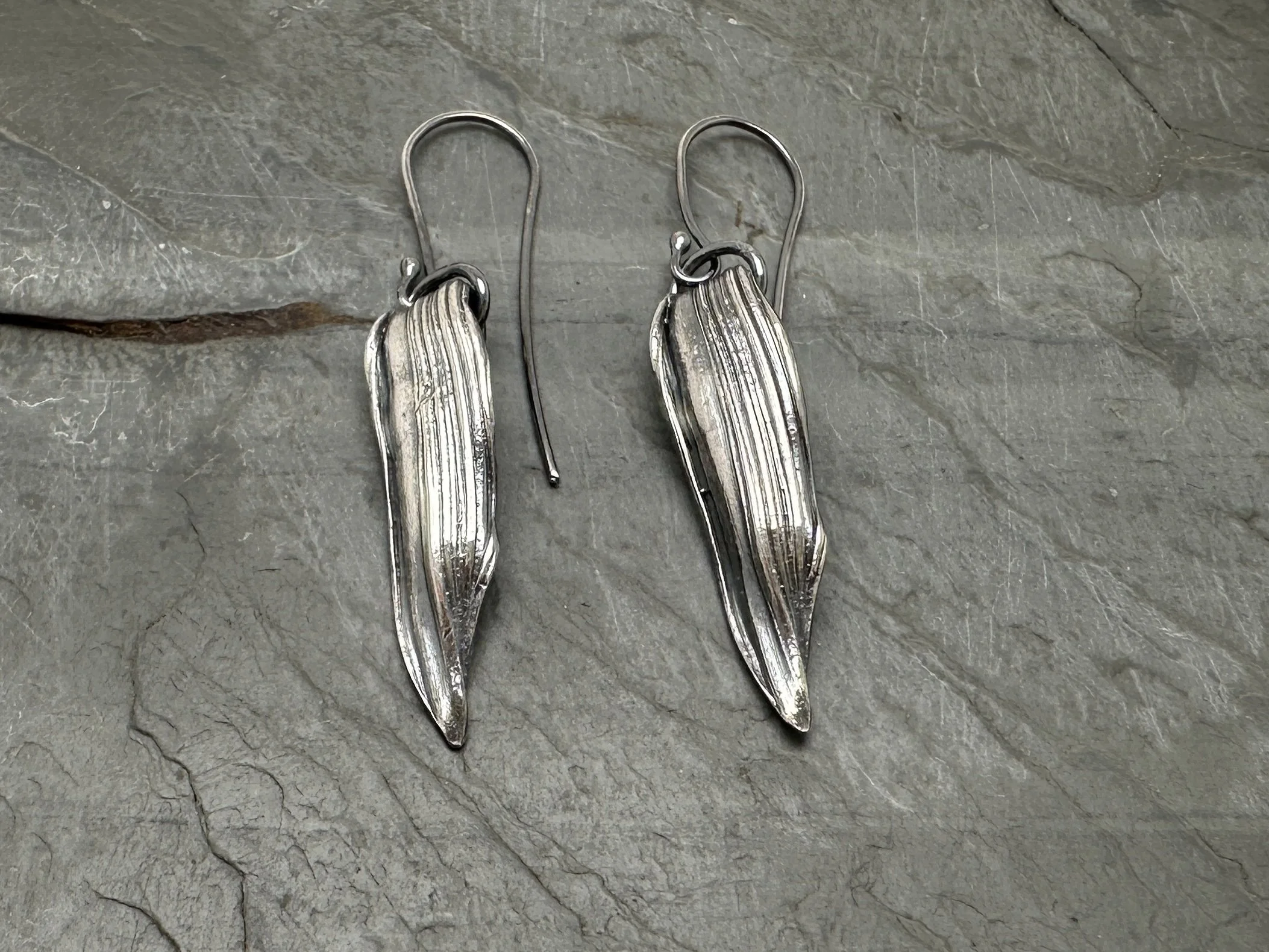 Mitsuro Hikime Dangle Leaf Earring