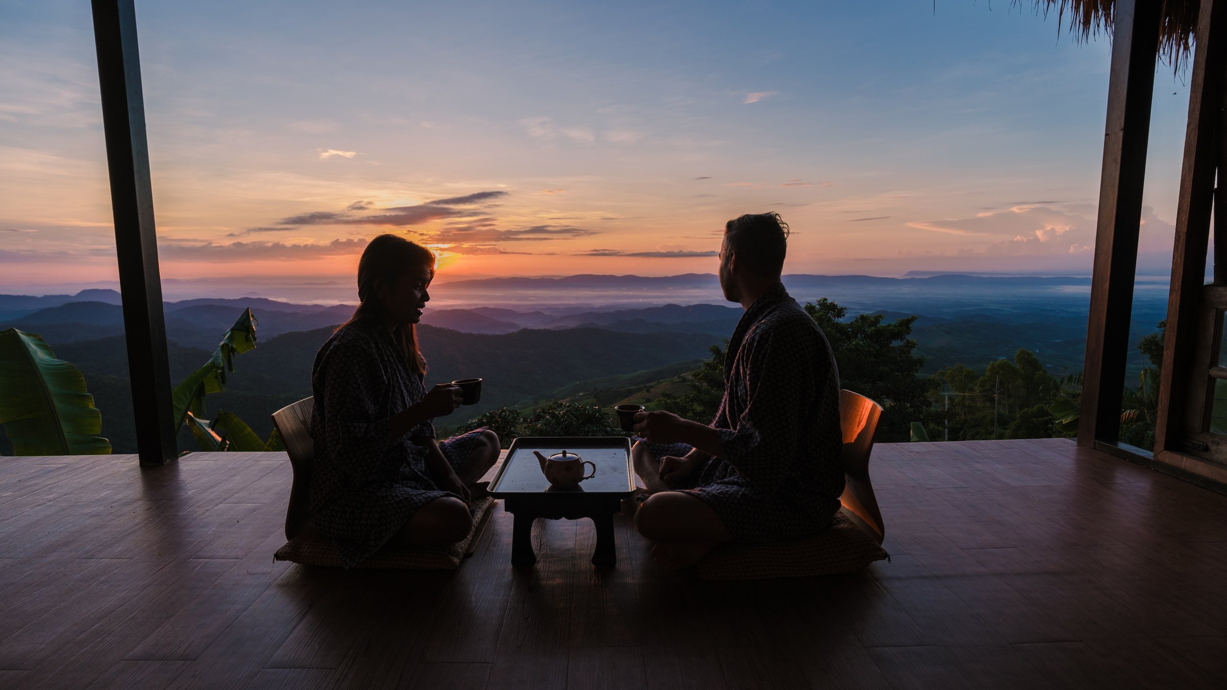 a-couple-of-men-and-women-on-vacation-in-northern-2025-01-08-14-17-17-utc.jpg