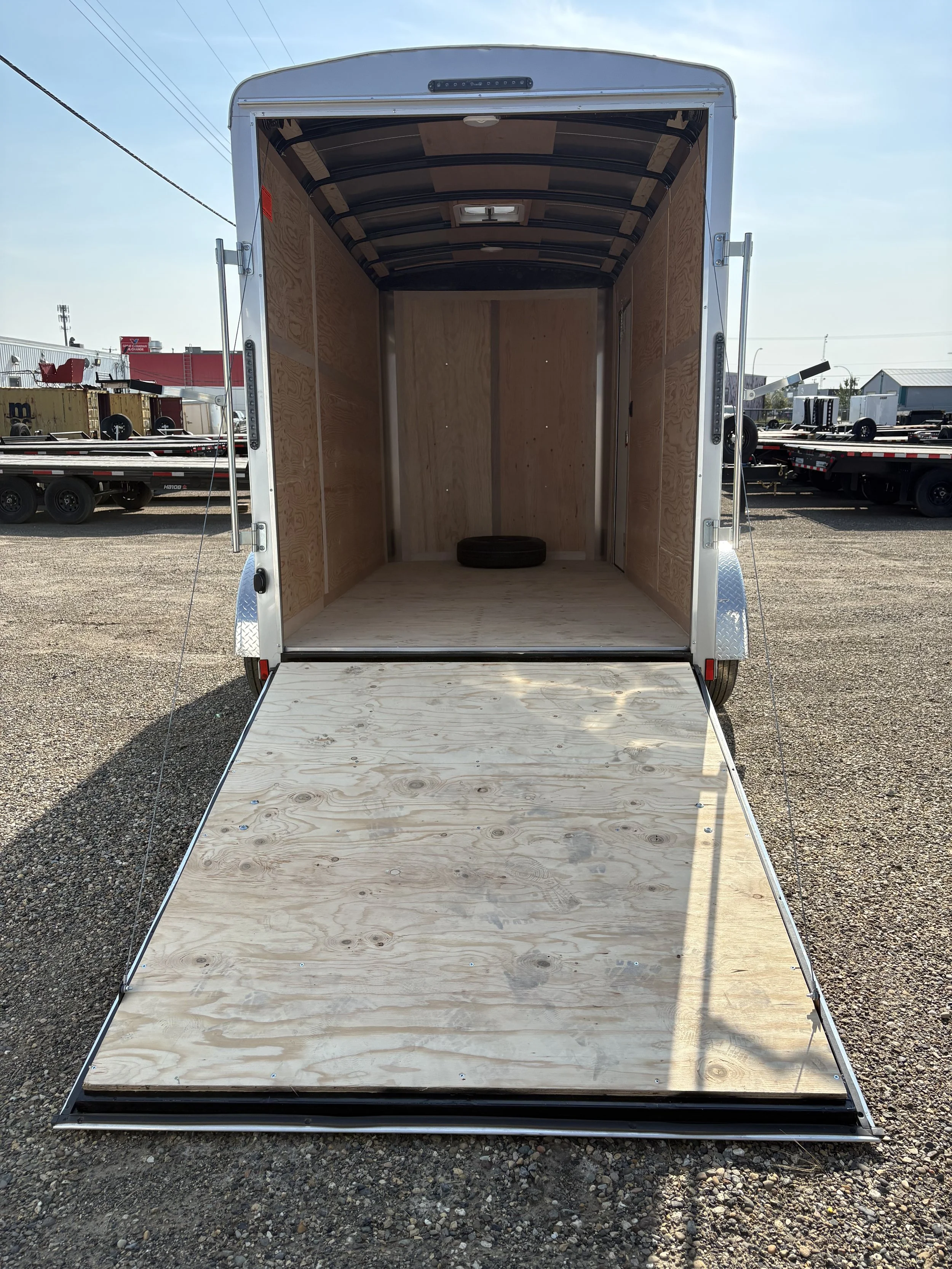 806902_Cargo_Mate_Enclosed_Inside.jpeg