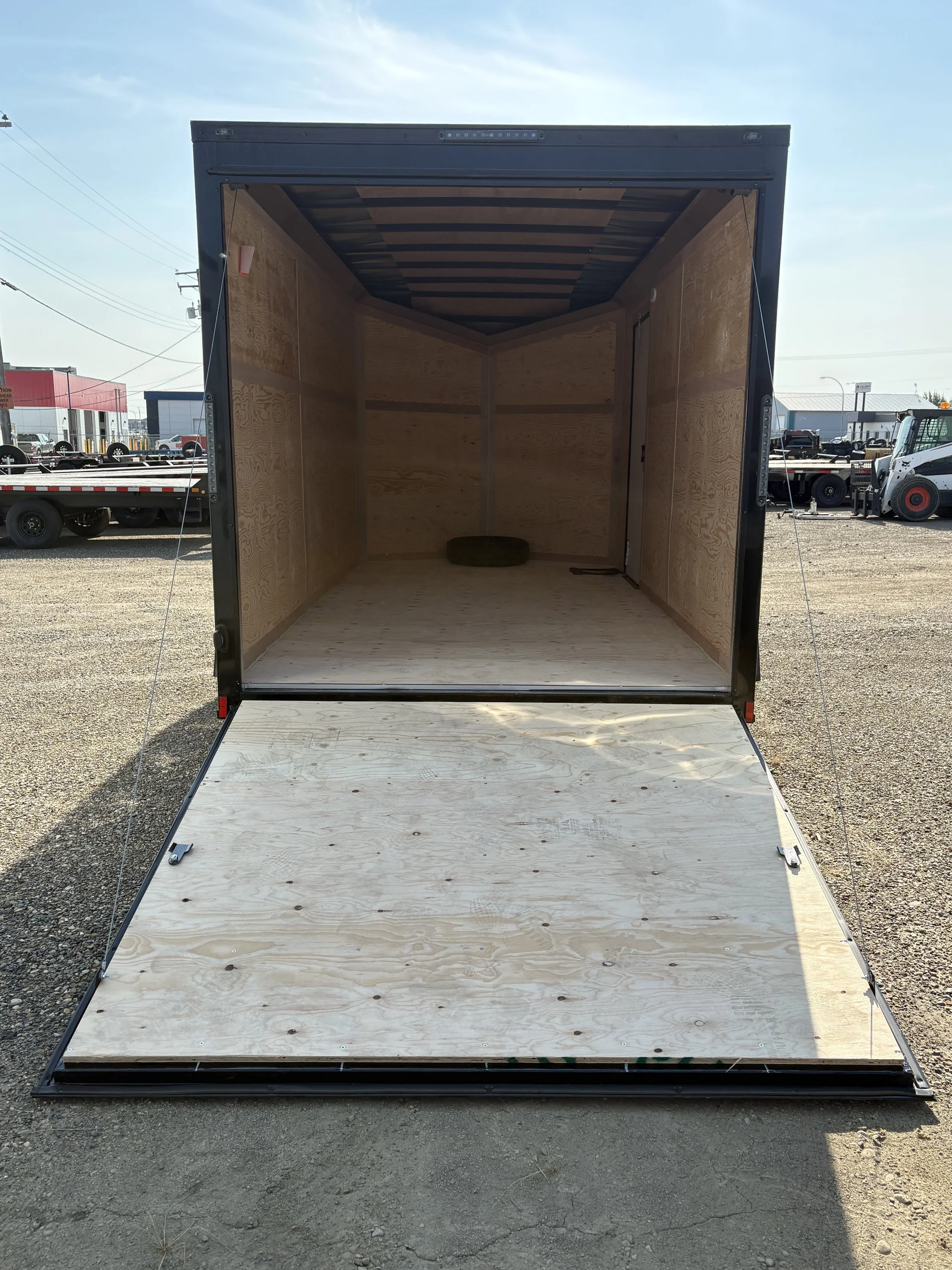 806918_Cargo_Mate_Enclosed_Inside.jpeg