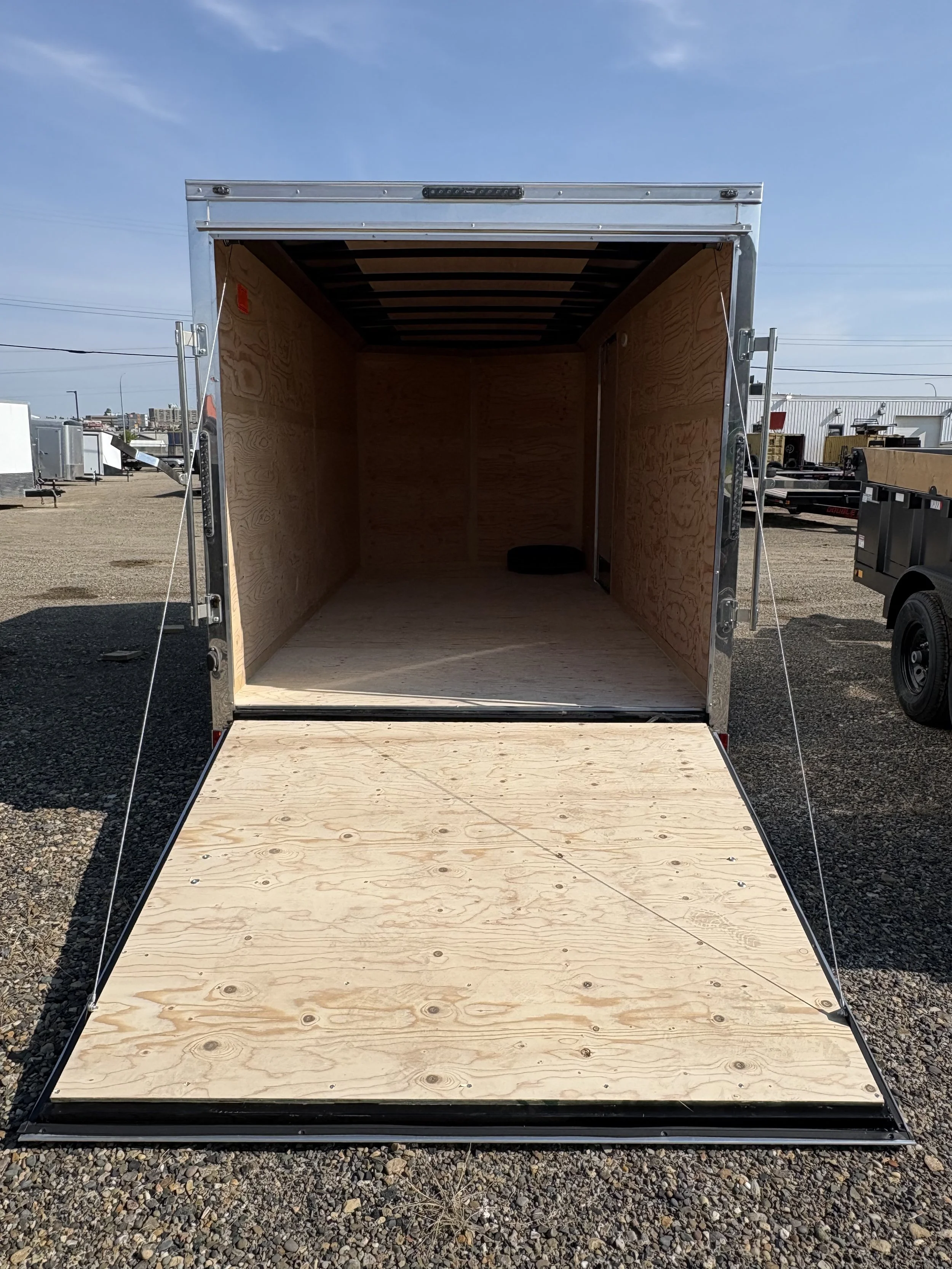 807458_Cargo_Mate_Enclosed_Inside.jpeg