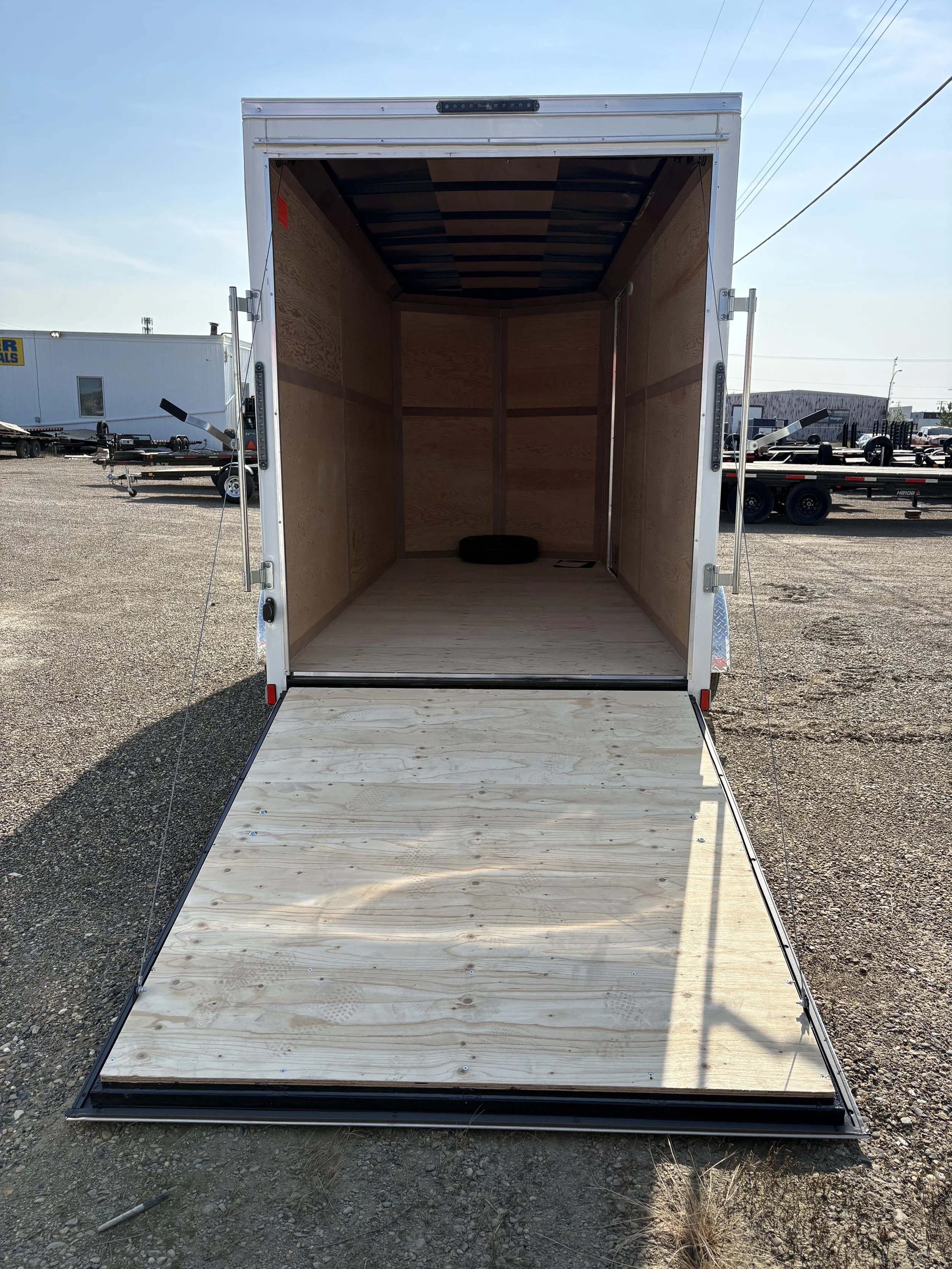 806913_Cargo_Mate_Enclosed_Inside.jpeg