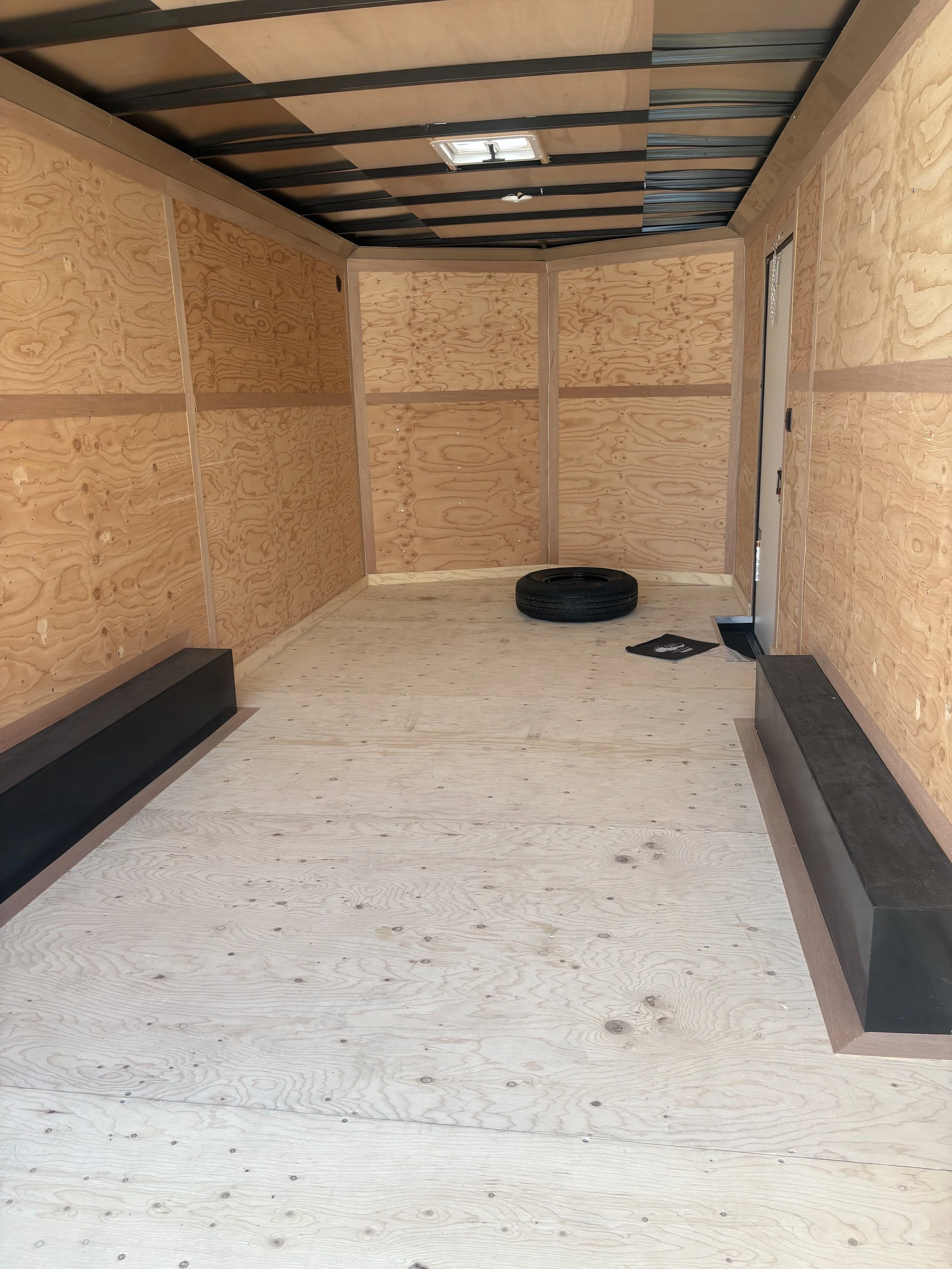 807372_Cargo_Mate_Enclosed_Trailer_Inside.jpeg
