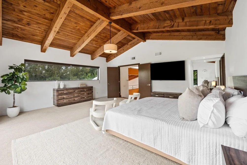 COMING SOON!

Coconut Grove Waterfront Home. No bridges-to-bay. DM for details and early access. 📲

#coconutgrove #waterfronthomes #miamirealestate