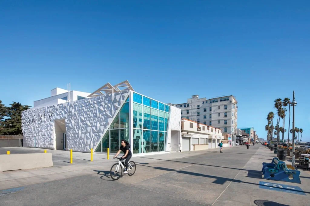 Interior-Design-Belzberg-Architects-BAR-Center-at-the-Beach-Los-Angeles-idx220901_ba07-1024x680.jpg