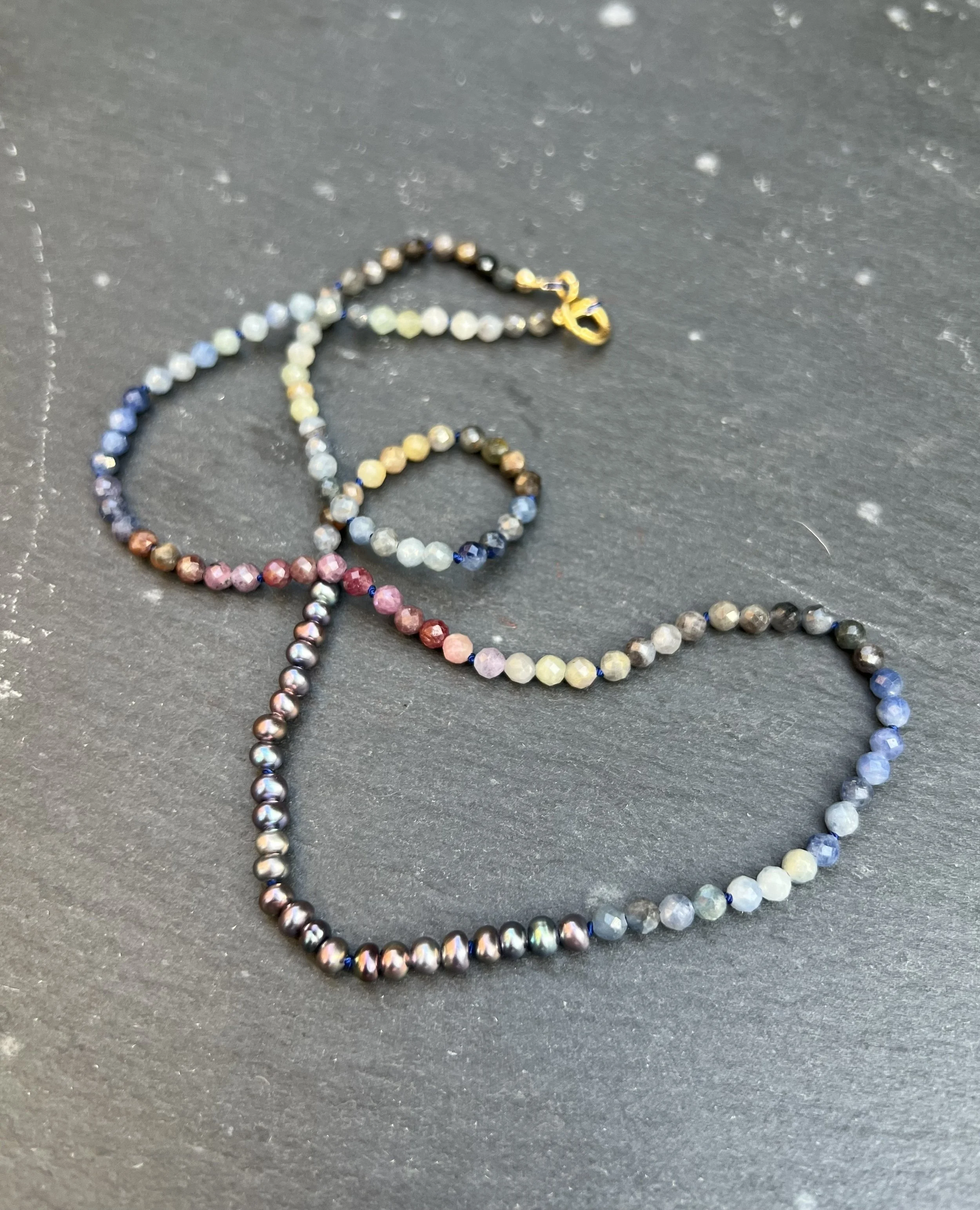 Collier Saffier, Robijn en Parels