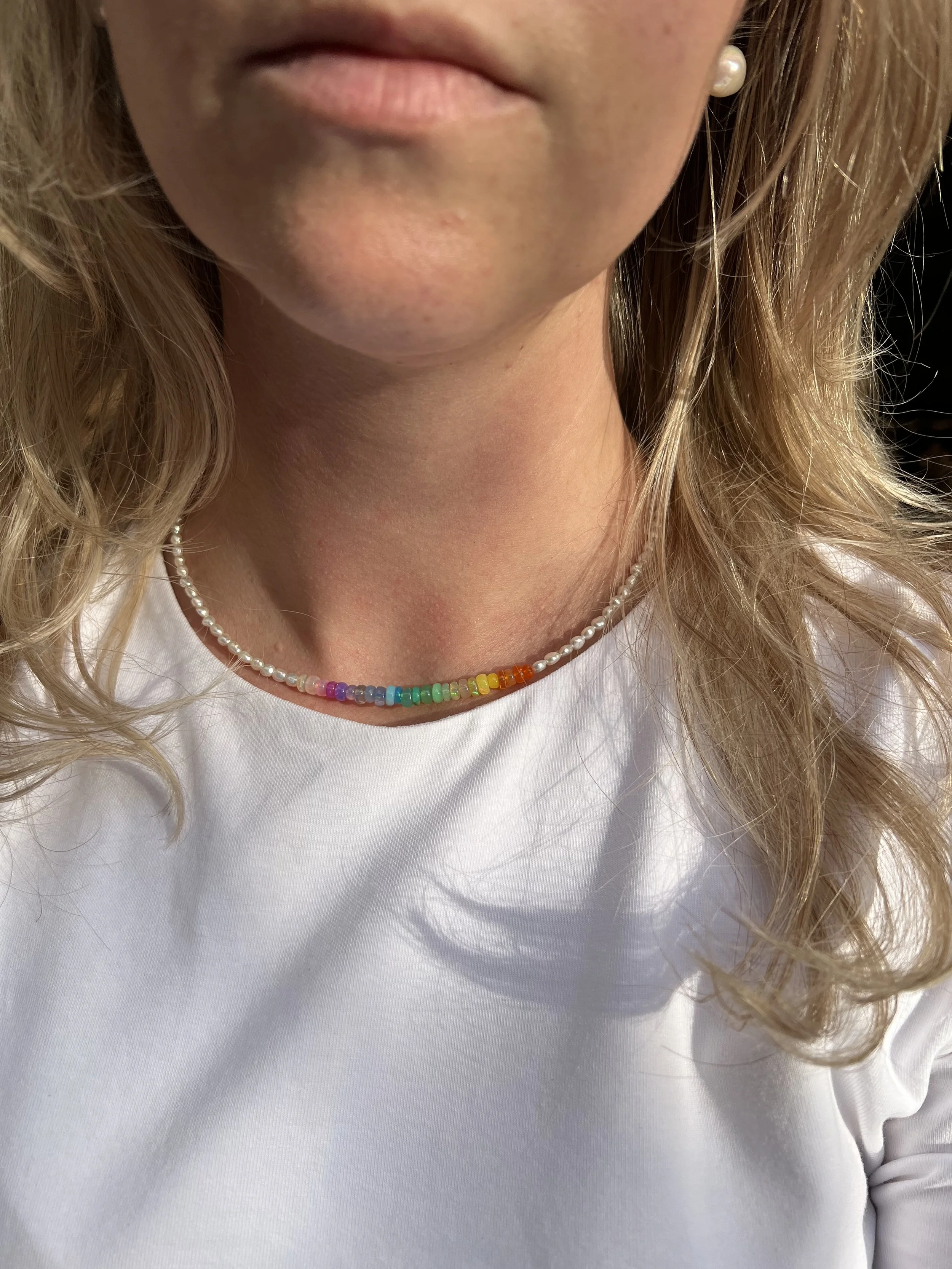Regenboog opaal collier 3.jpeg