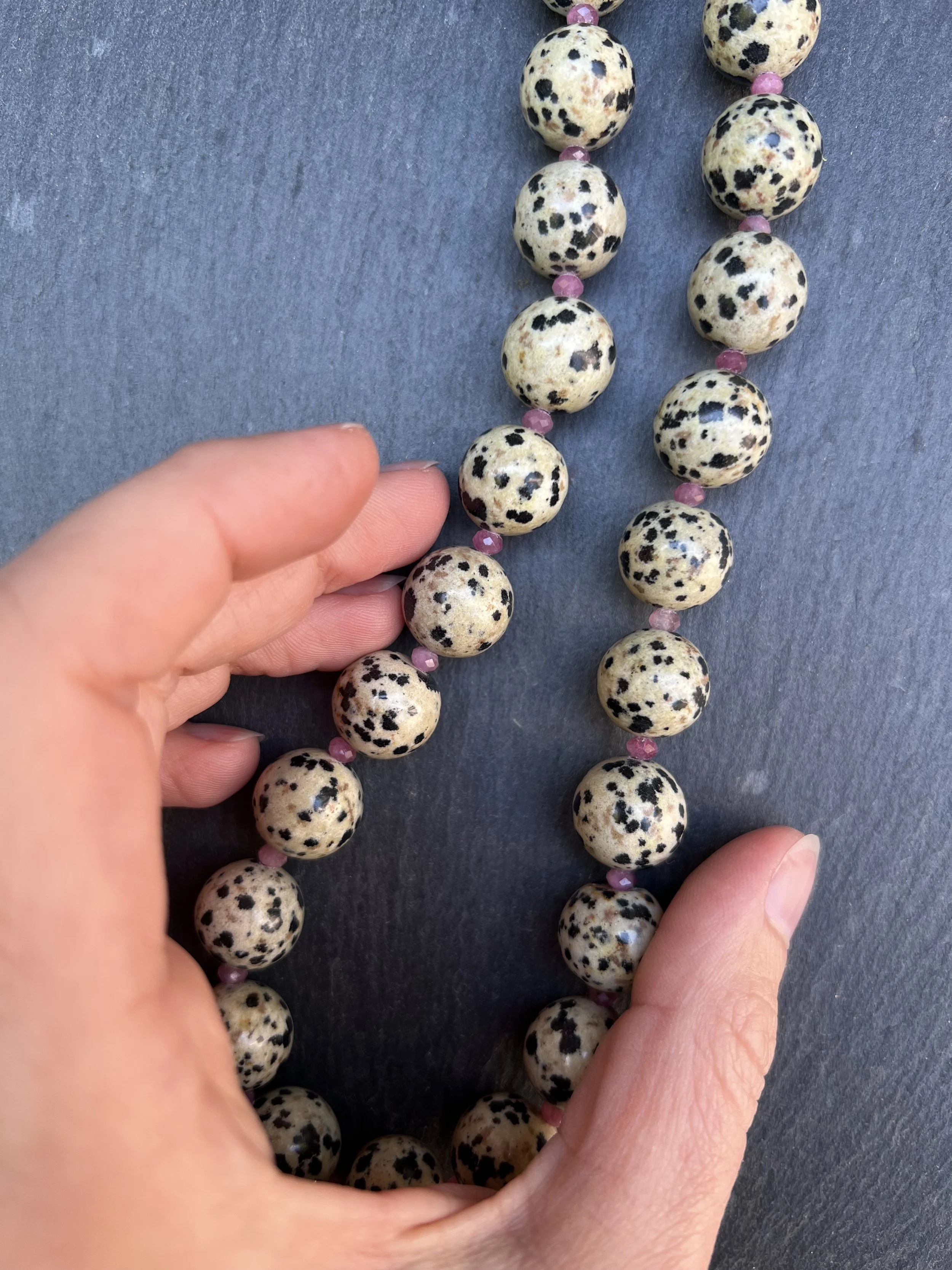 Dalmatier Jaspis ketting 4.jpeg
