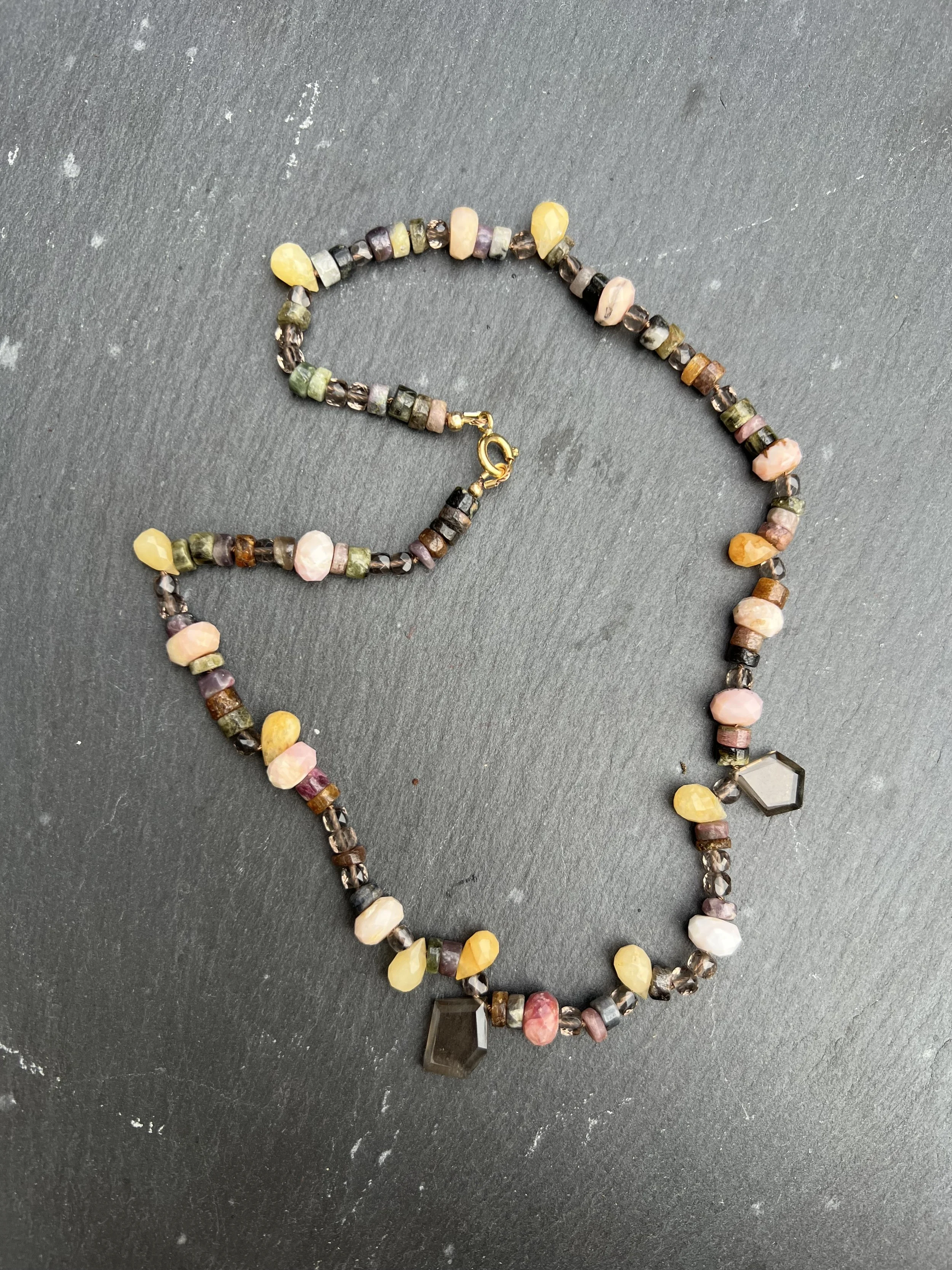 Collier bruin mix 1.jpeg