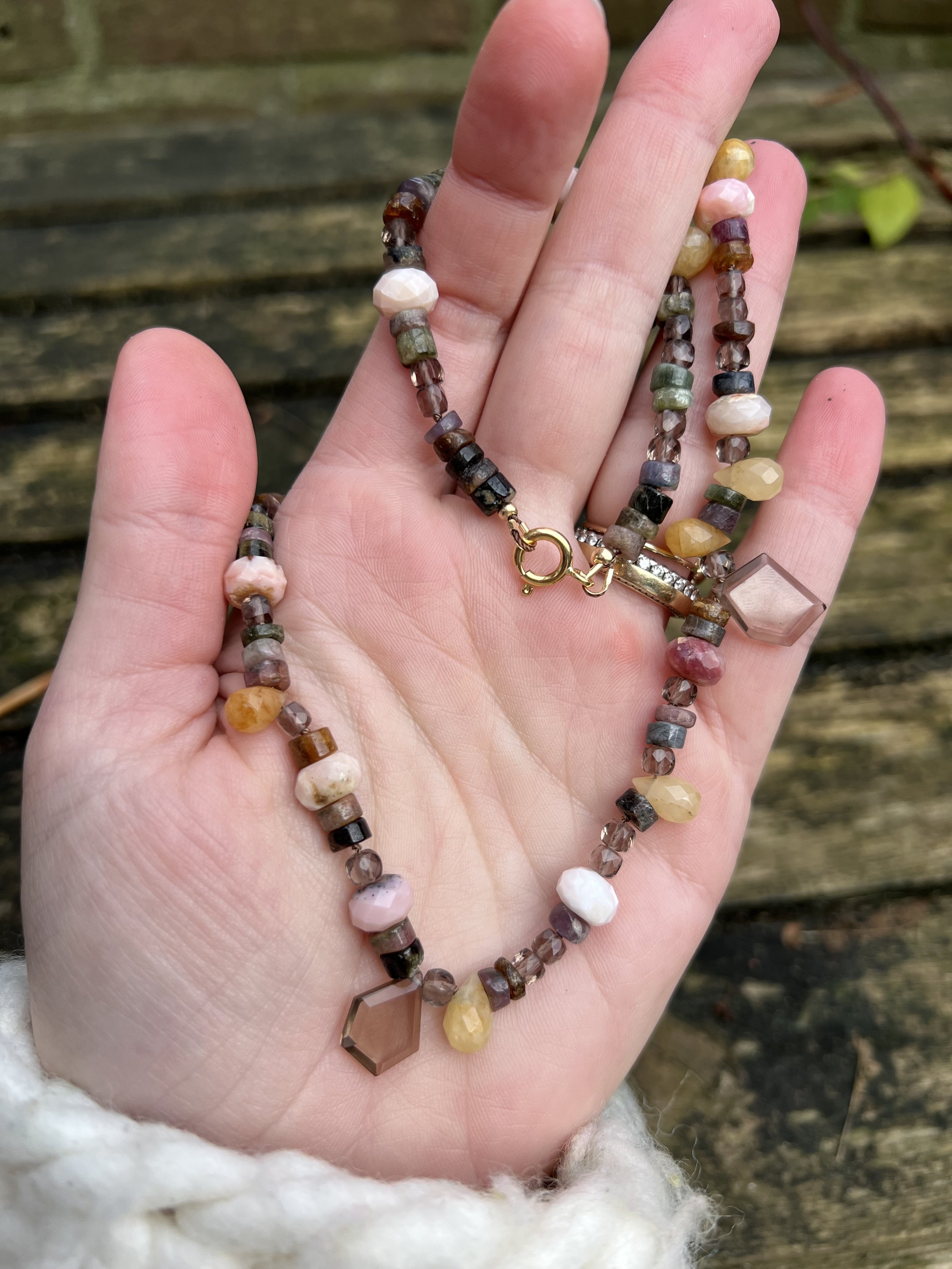 Collier bruin mix 2.jpeg