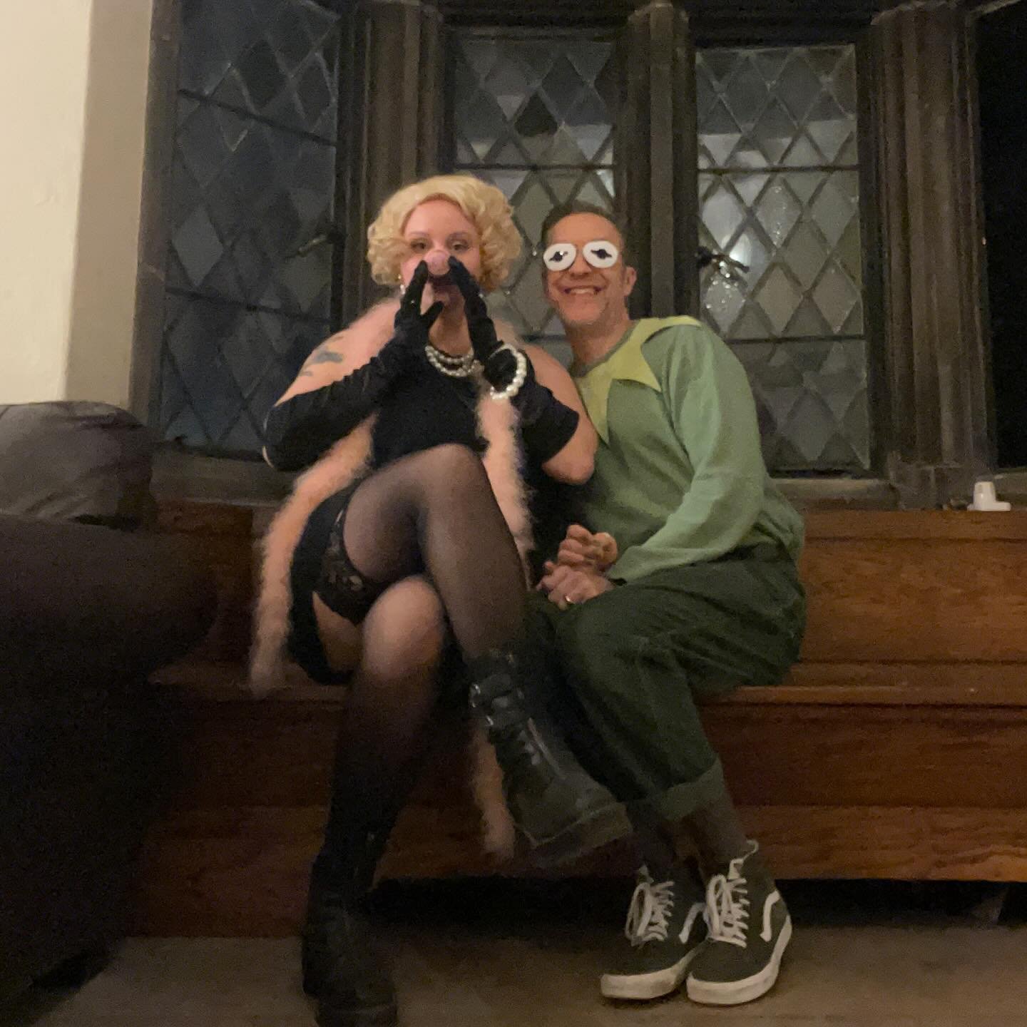 it&rsquo;s never 2 late for Halloween 🐷🐸

((aka live footage of me trying to keep that gd nose on))