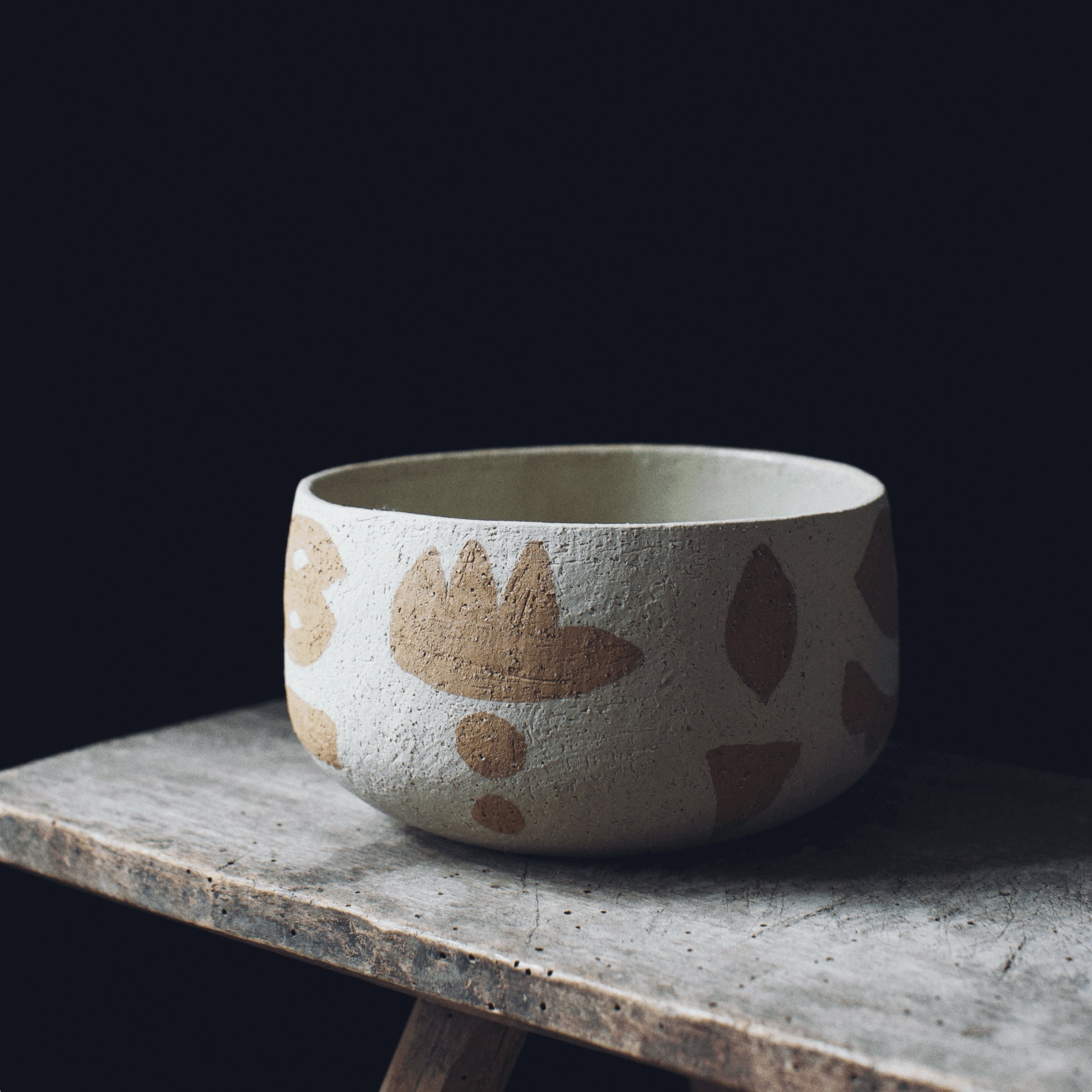 Bowl white with gold-beige inlays 13 cm (d) x 8 cm (h)