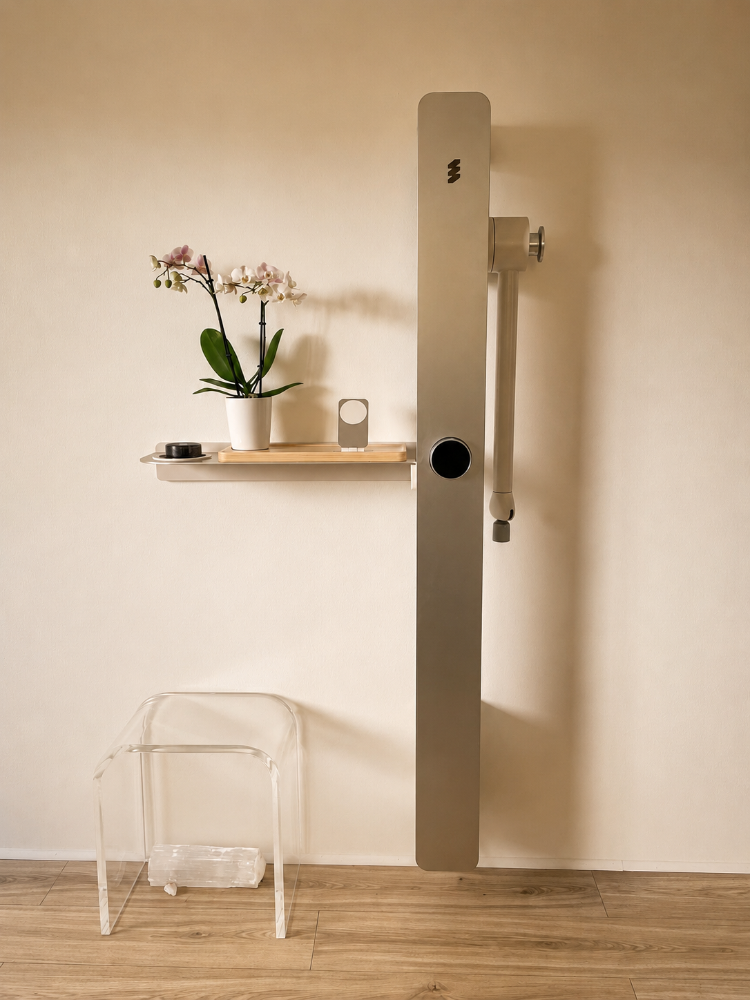 Bright private studio with wall-mounted strength training equipment and natural light in INOCHI BODYSPACE.”