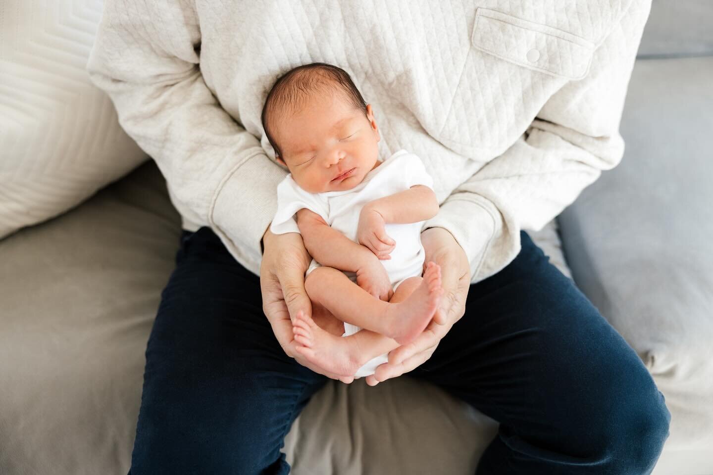 When preparing for a lifestyle newborn photoshoot, it&rsquo;s normal to feel a mix of excitement and nerves. Capturing those precious early moments with your little one is a special experience that you&rsquo;ll treasure forever. To help you make the 