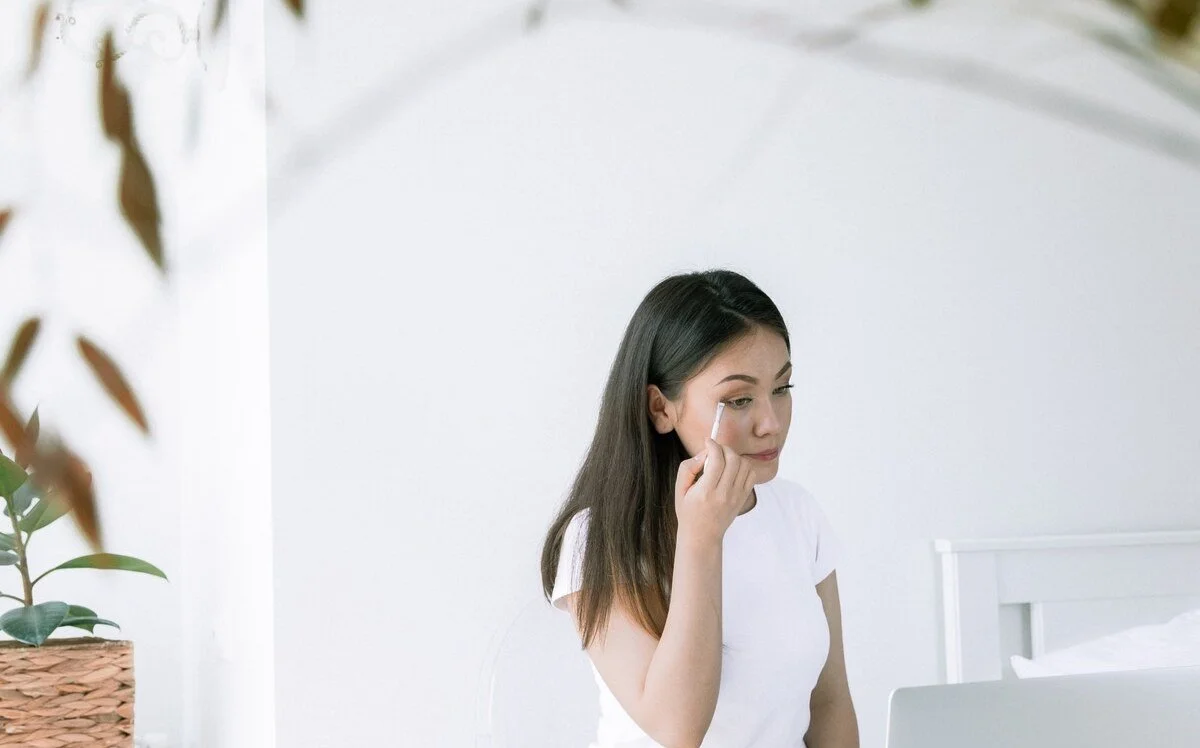 When Makeup Finally Makes Sense: A Lesson with Despina