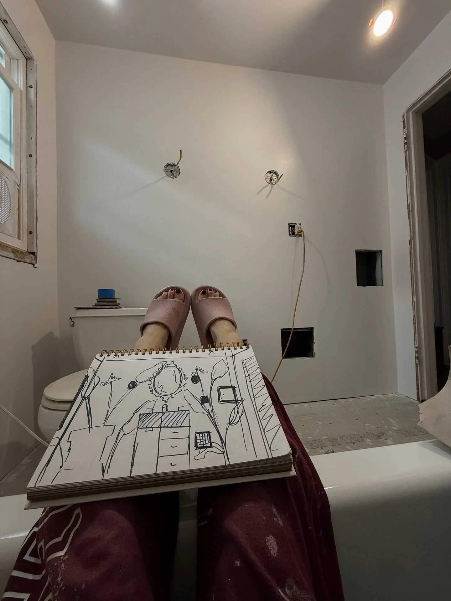 Just a woman in the tub sketching out a bathroom mural 🌿

#muralartist #floralmural #muralpainting