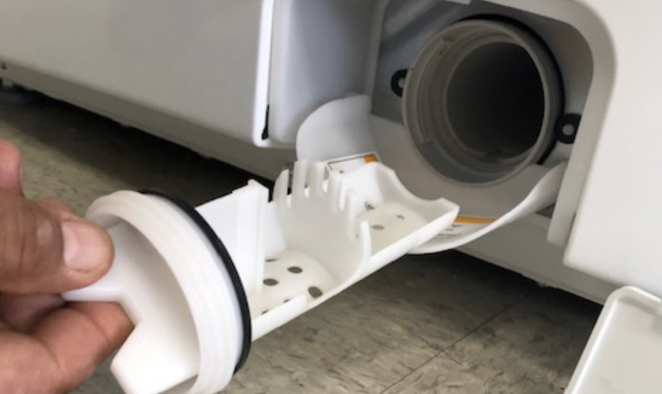 Cleaning front filter of washing machine