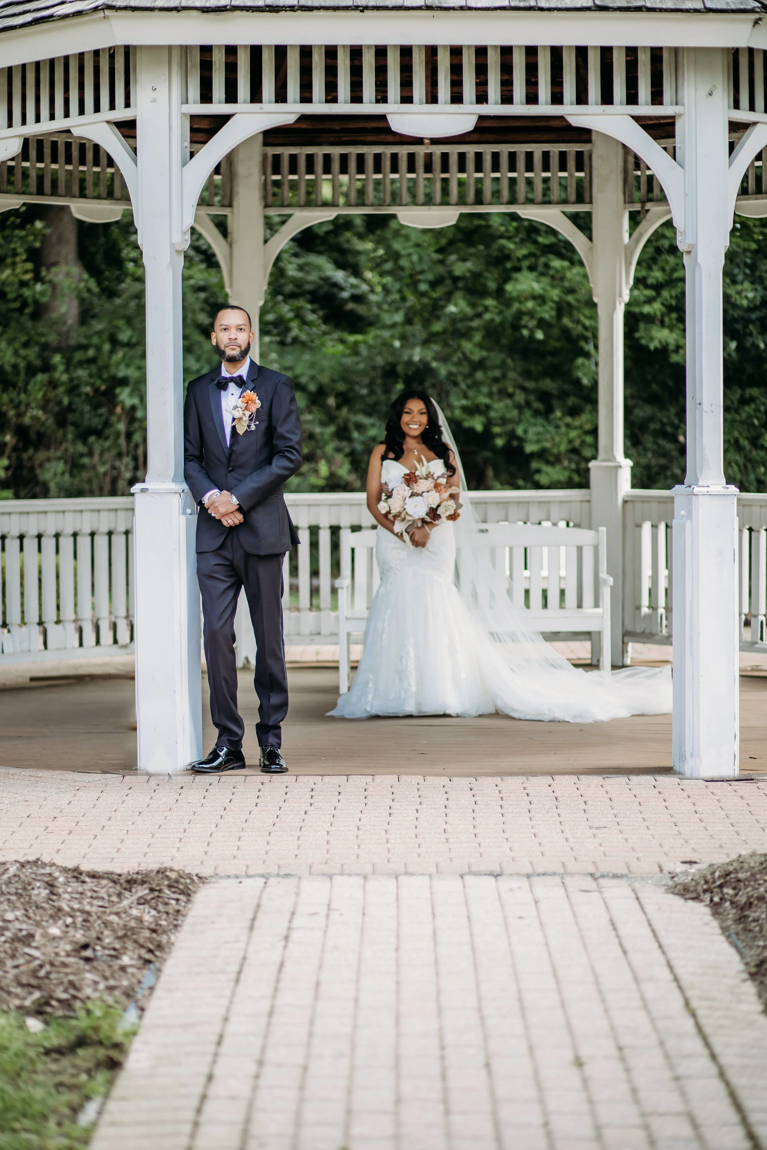 Charla Dee Photos Detroit Wedding Photographer -Burgh Park.jpg