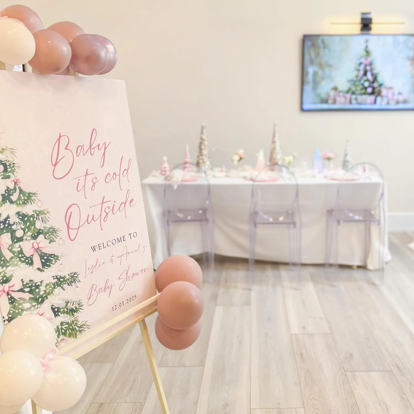 The holiday magic is in full swing at Huntington Loft ✨
This pink Christmas baby shower was the perfect blend of festive and sweet &mdash; soft holiday tones, cozy details, and so much love.
Whether you&rsquo;re hosting a seasonal celebration, baby s