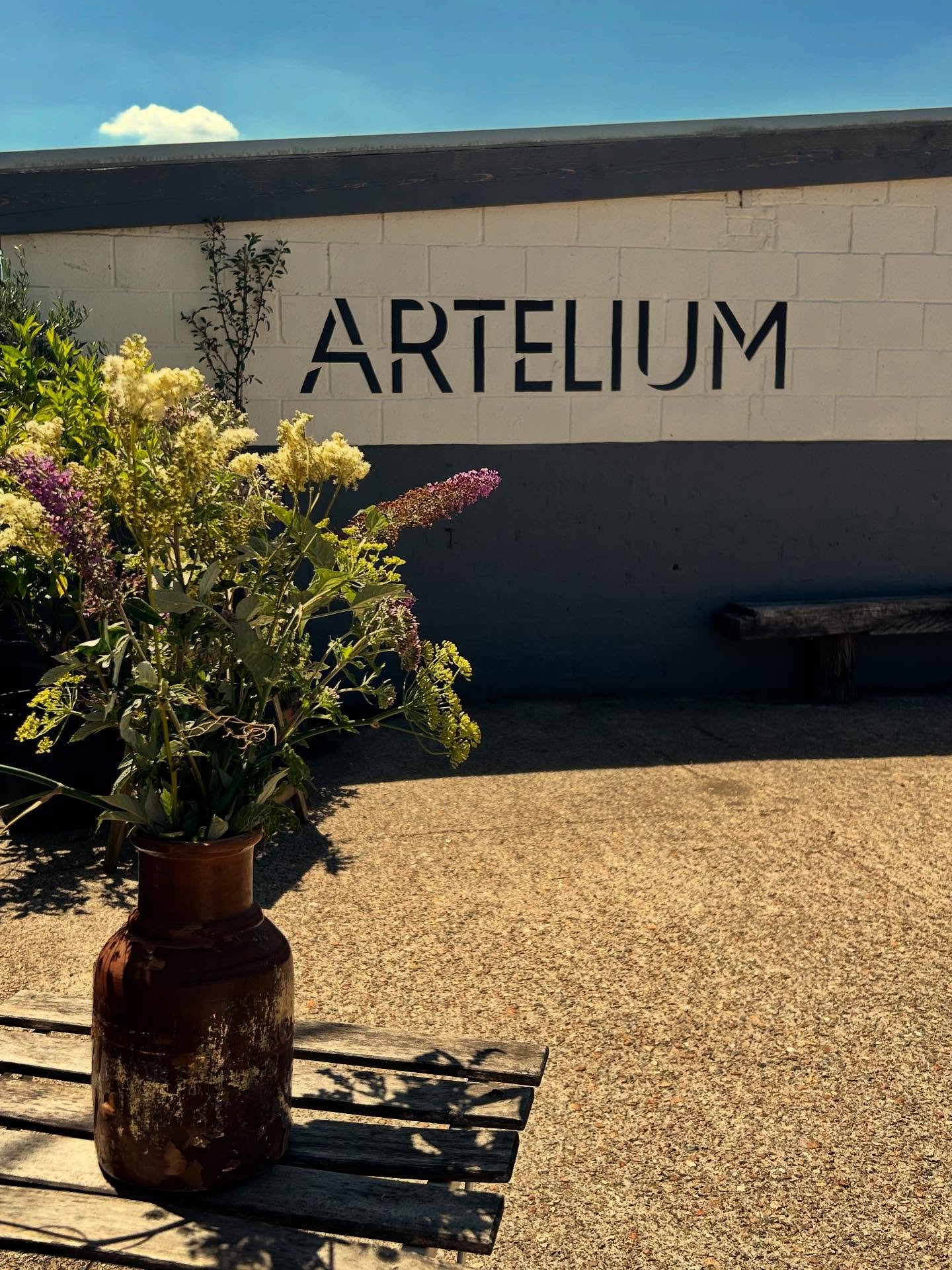 An afternoon well spent at @arteliumwine where English wine meets art, nature, and craftsmanship. From the first sip of the glorious Blanc de Blancs 2018, to the last view across the vines at sunset - pure perfection.

Contact Patria Travel to find o