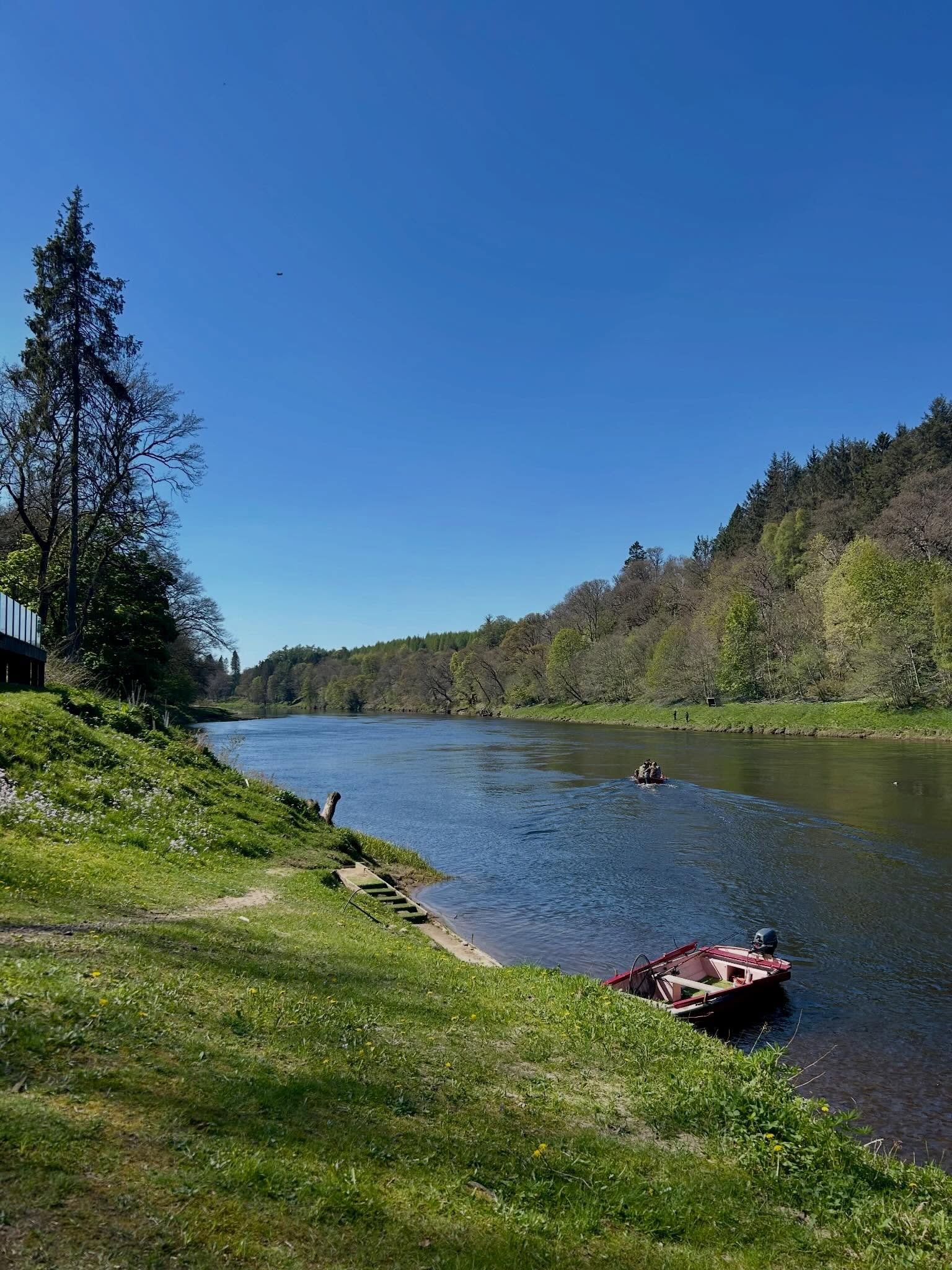A fantastic day of salmon fishing on the River Tay with a brilliant group visiting from the USA 🇺🇸🎣

With the sun finally making an appearance, it&rsquo;s starting to feel like spring at last after weeks of heavy rain and high water. Conditions ar