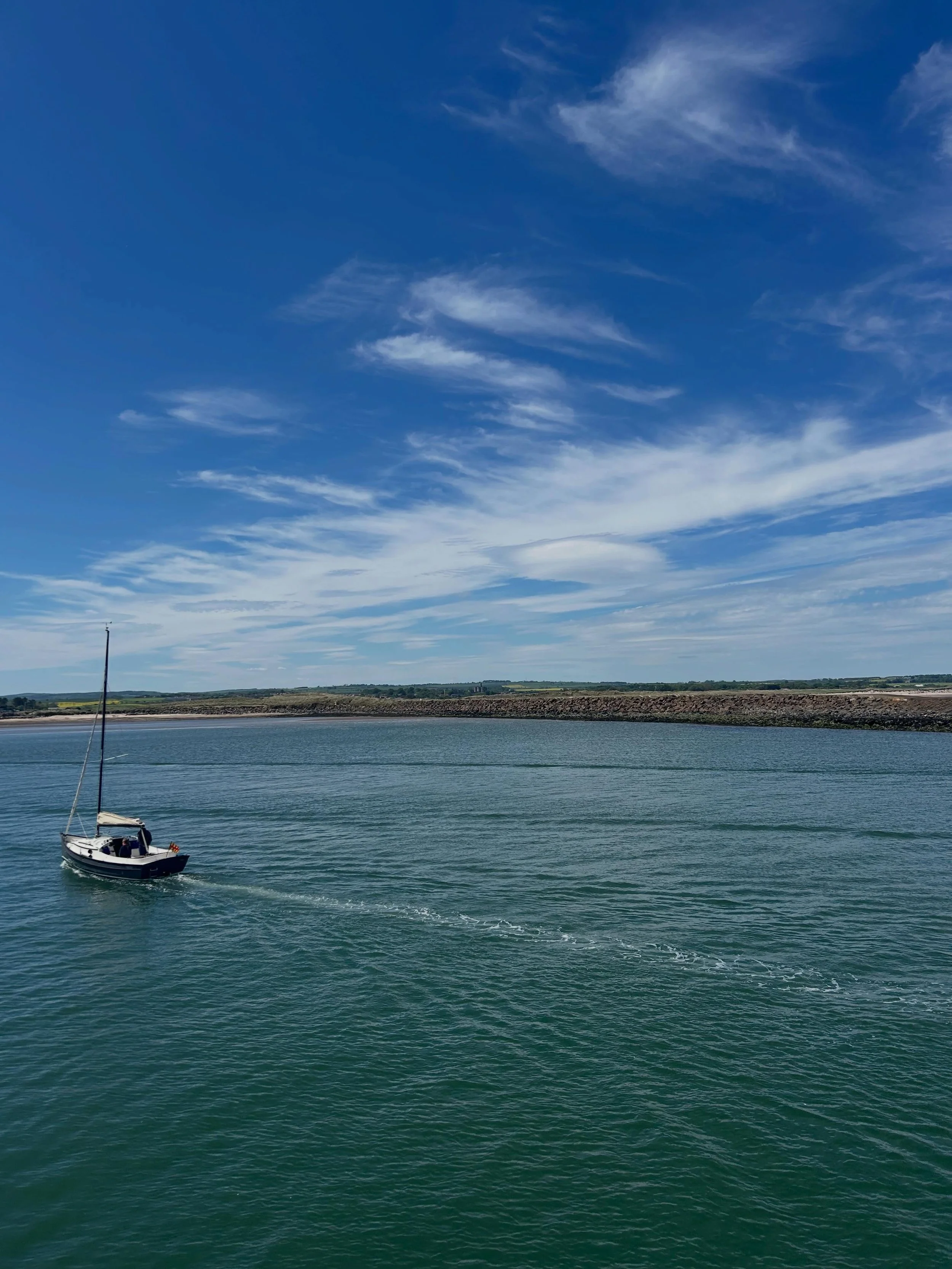 Golden beaches, dramatic castles, and charming fishing villages &mdash; summer on the Northumberland Coast is pure magic. ☀️🌊 🏰 🎣 

Wander through the historic streets of Warkworth, soak up the coastal views from mighty Bamburgh Castle, discover t