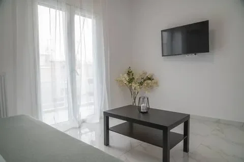 359680826_1600x1200.webp