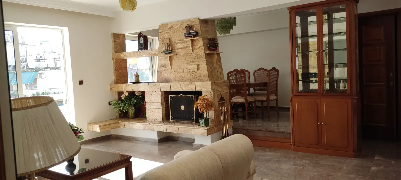 343559407_1600x1200.webp