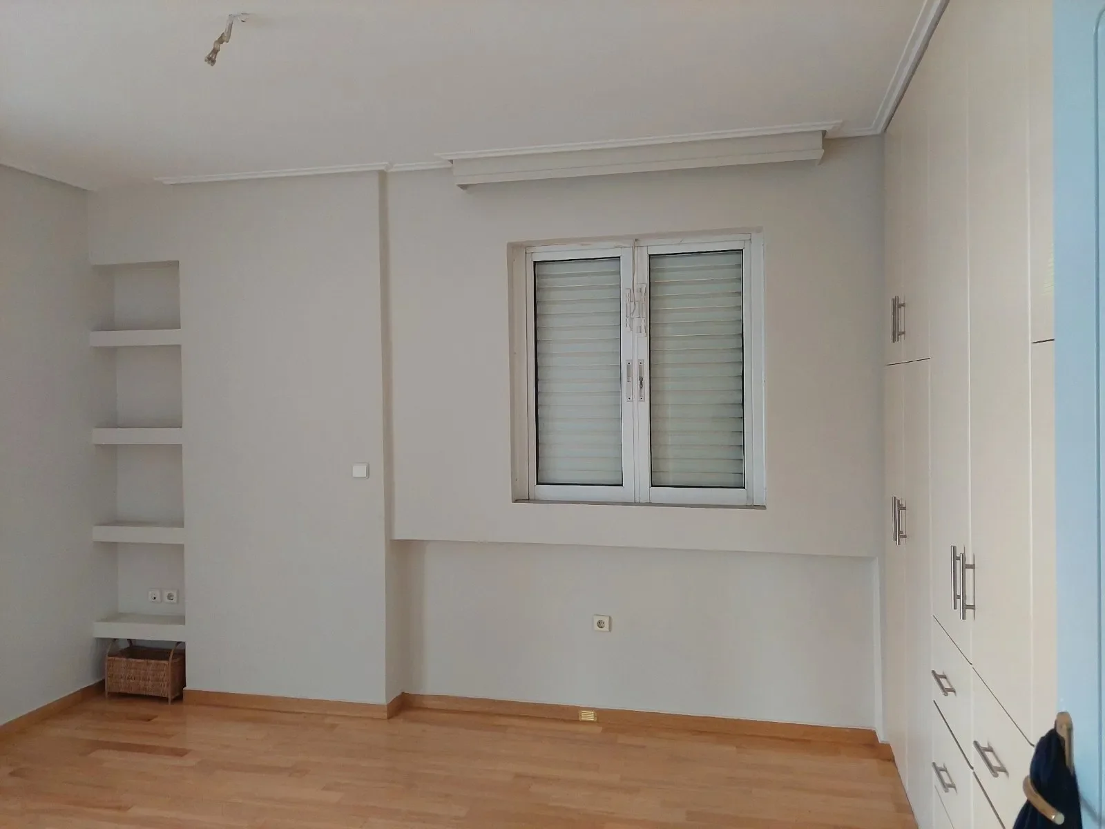 351511893_1600x1200 (1).webp